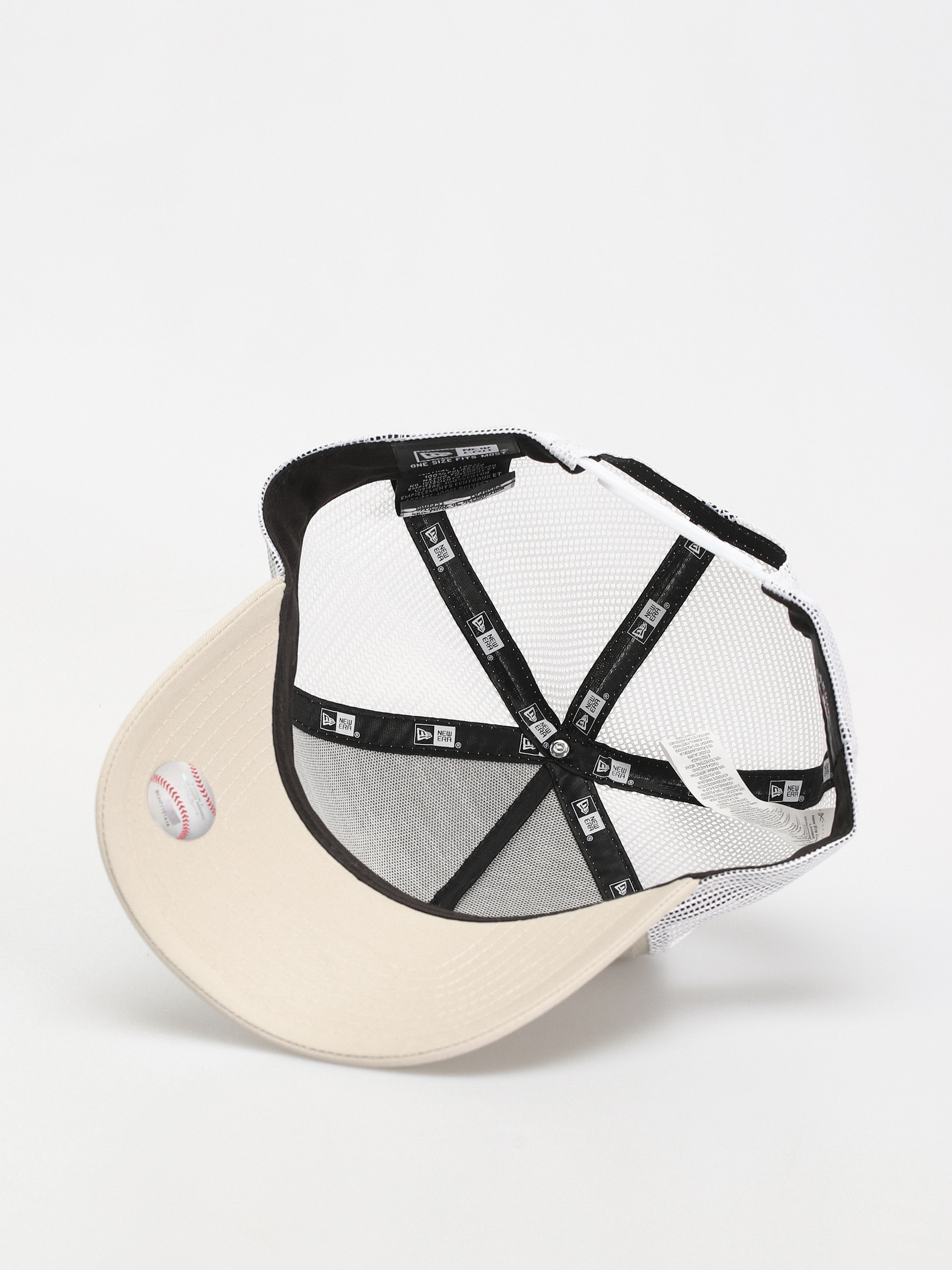 Šiltovka New Era League Essential 9Forty Af Trucker New York Yankees (stone/white)