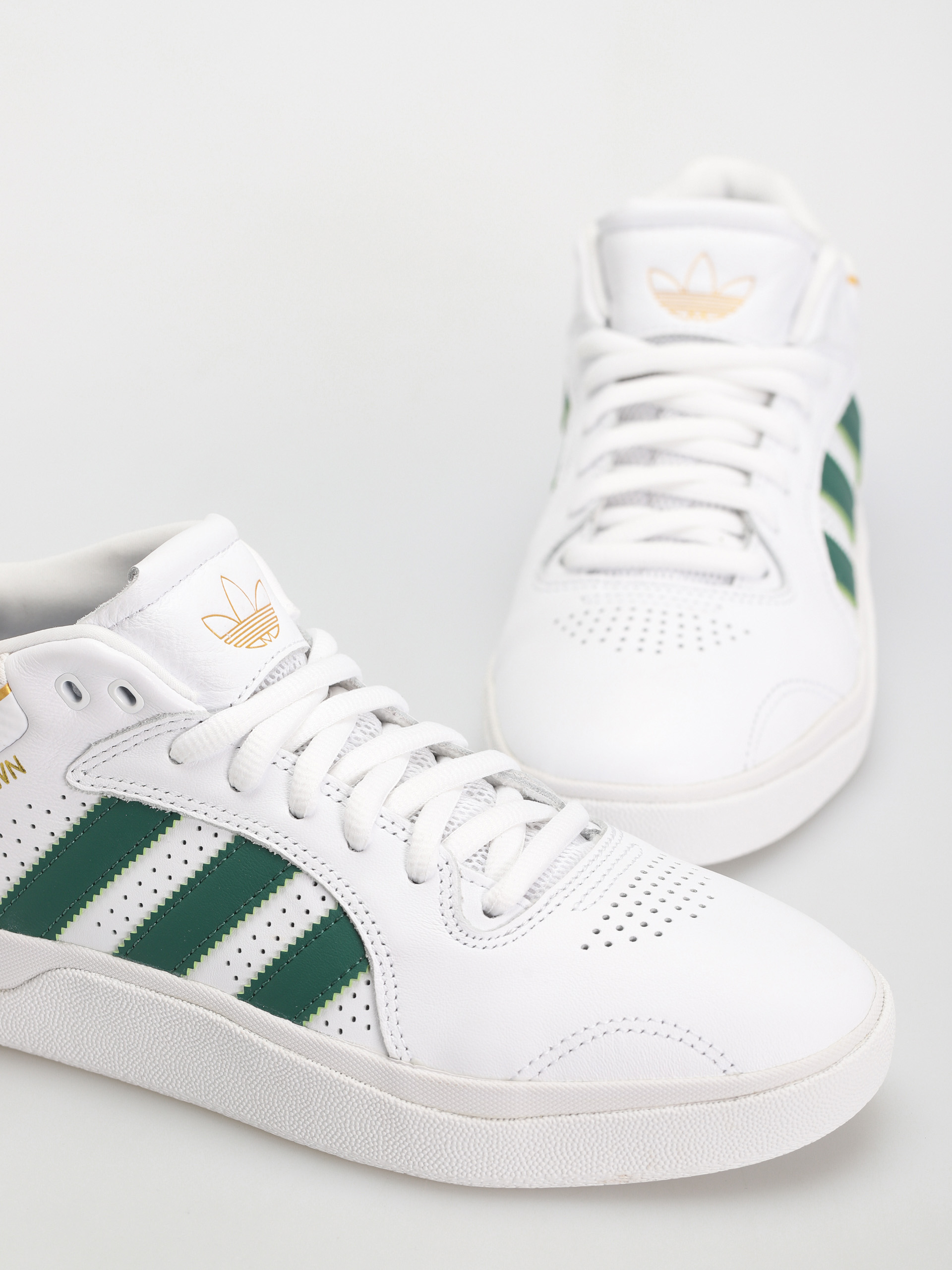 Topánky adidas Tyshawn (ftwwht/drkgrn/blubir)