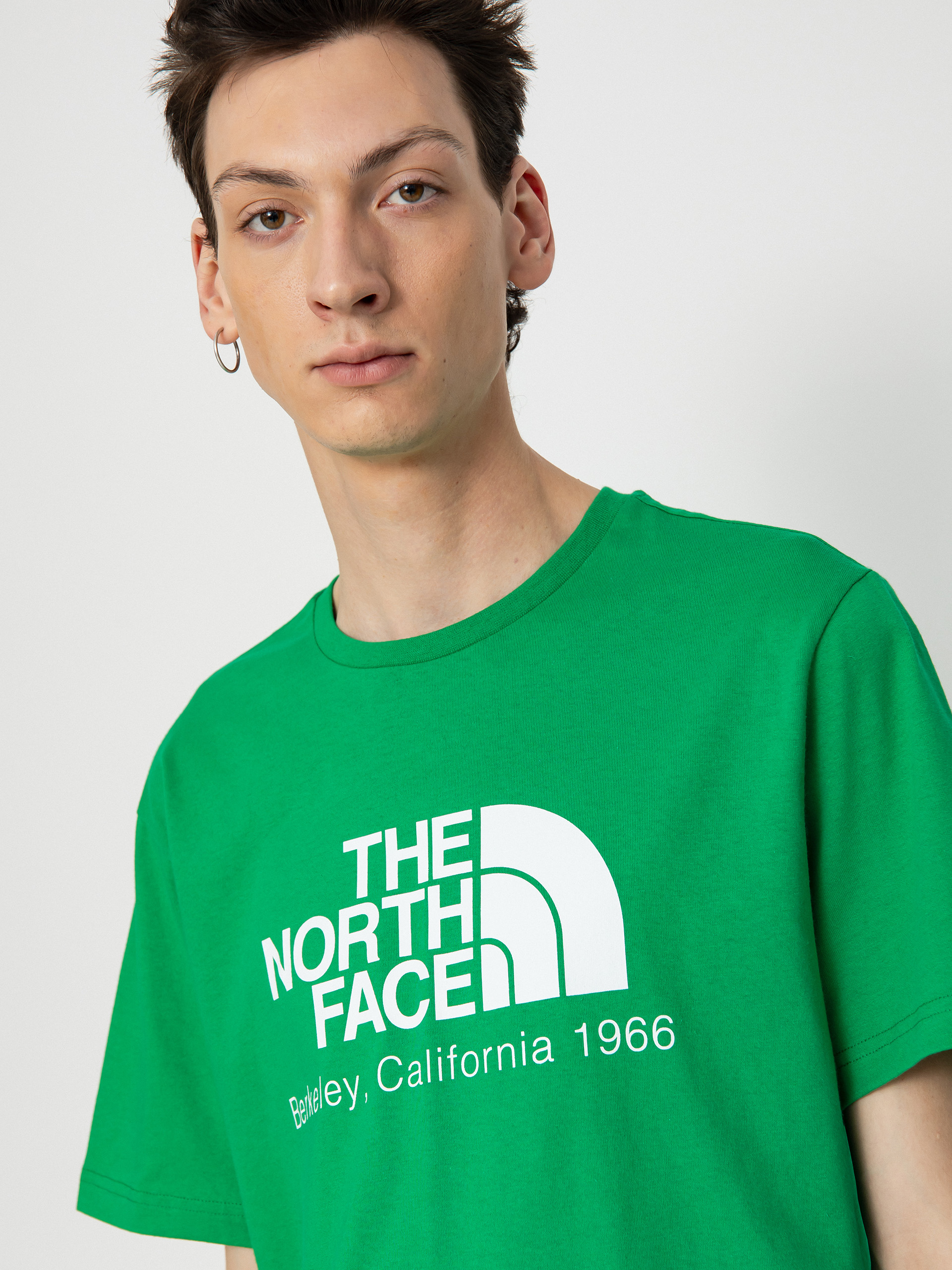 Tričko The North Face Berkeley California In Scrap (optic emerald)