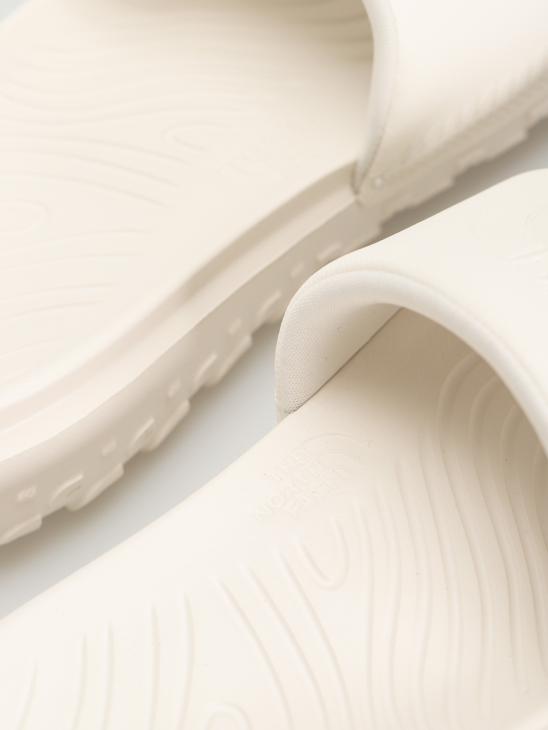 Šľapky The North Face Never Stop Cush Wmn (white dune/white dune)