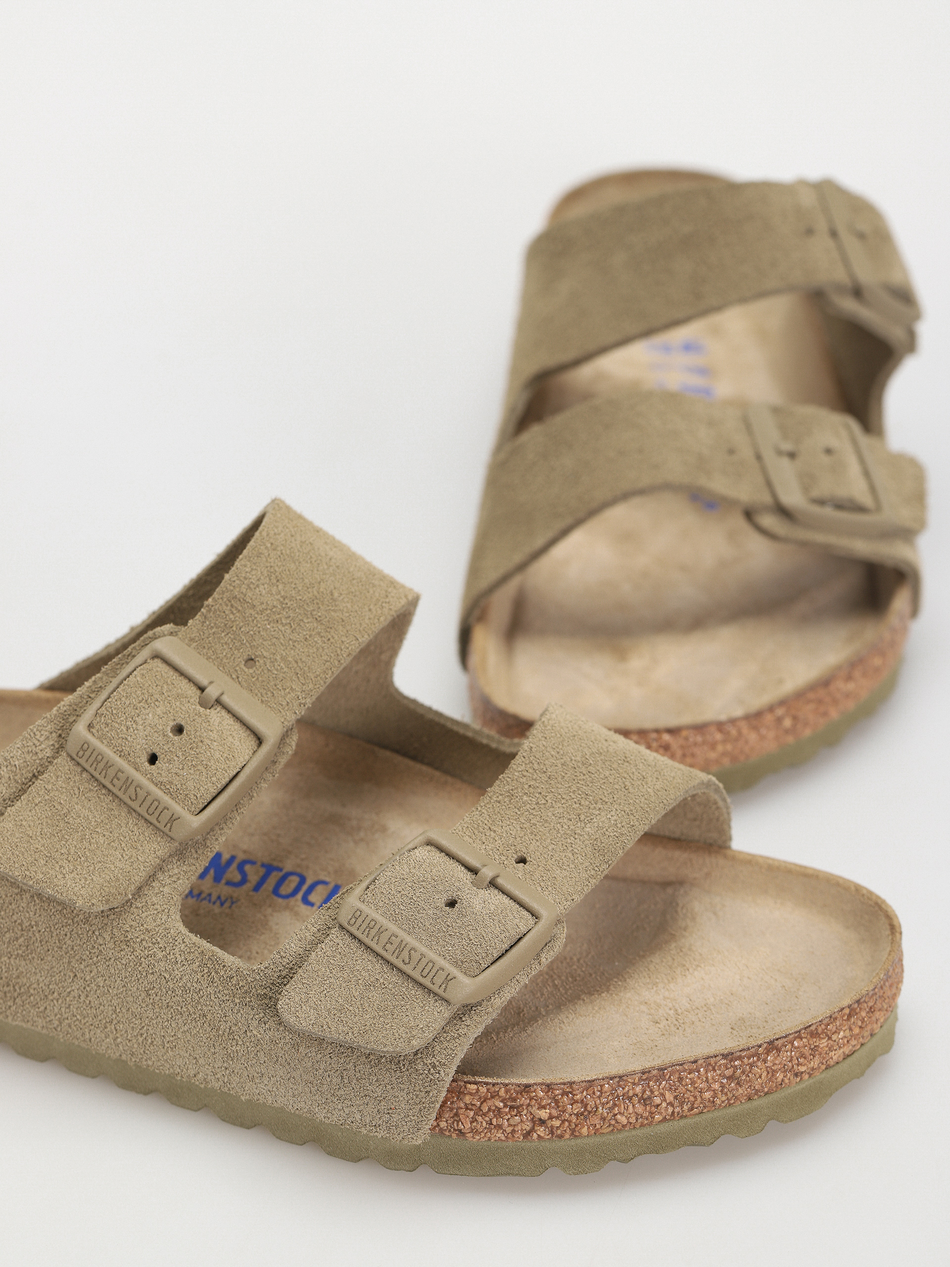 Šľapky Birkenstock Arizona Suede Leather Regular (faded khaki)