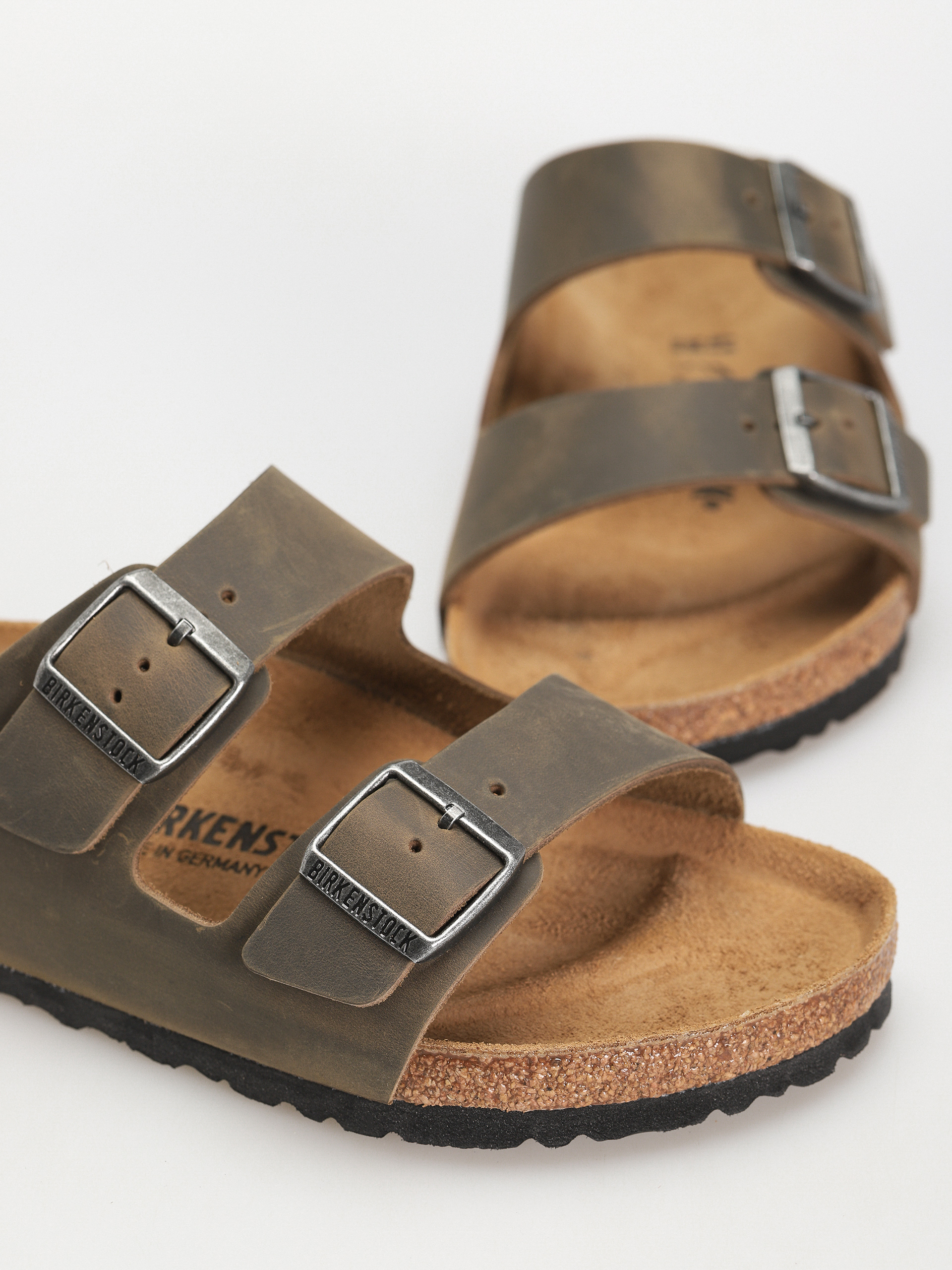 Šľapky Birkenstock Arizona Oiled Leather Regular (faded khaki)