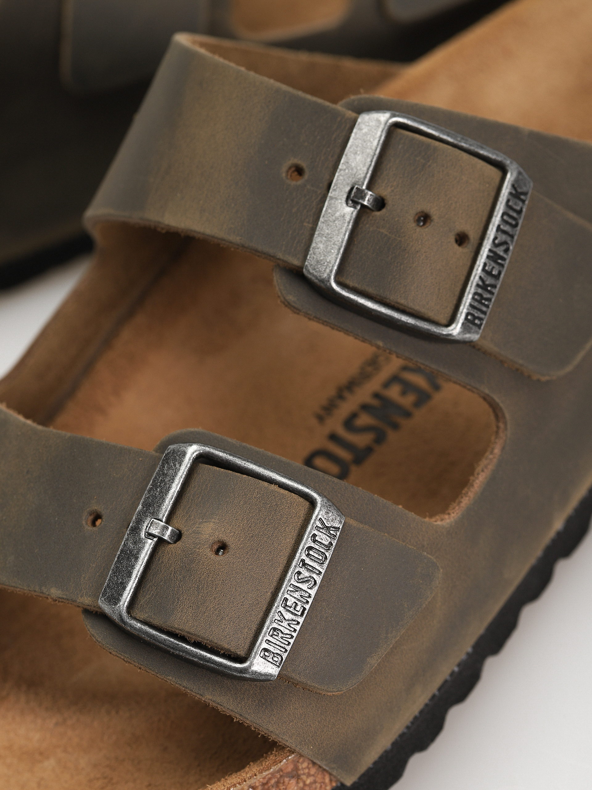 Šľapky Birkenstock Arizona Oiled Leather Regular (faded khaki)