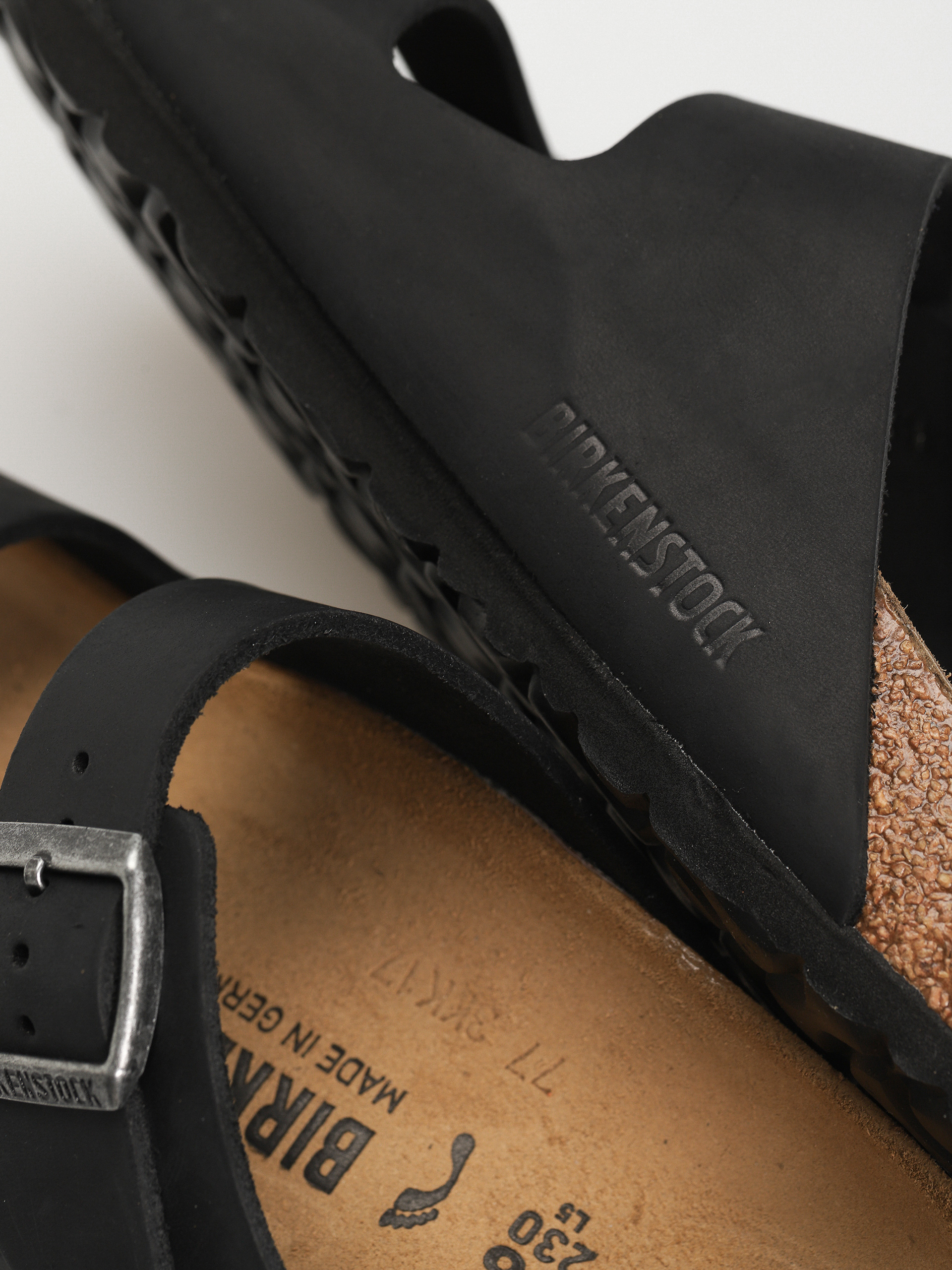 Šľapky Birkenstock Arizona Oiled Leather Narrow Wmn (black)