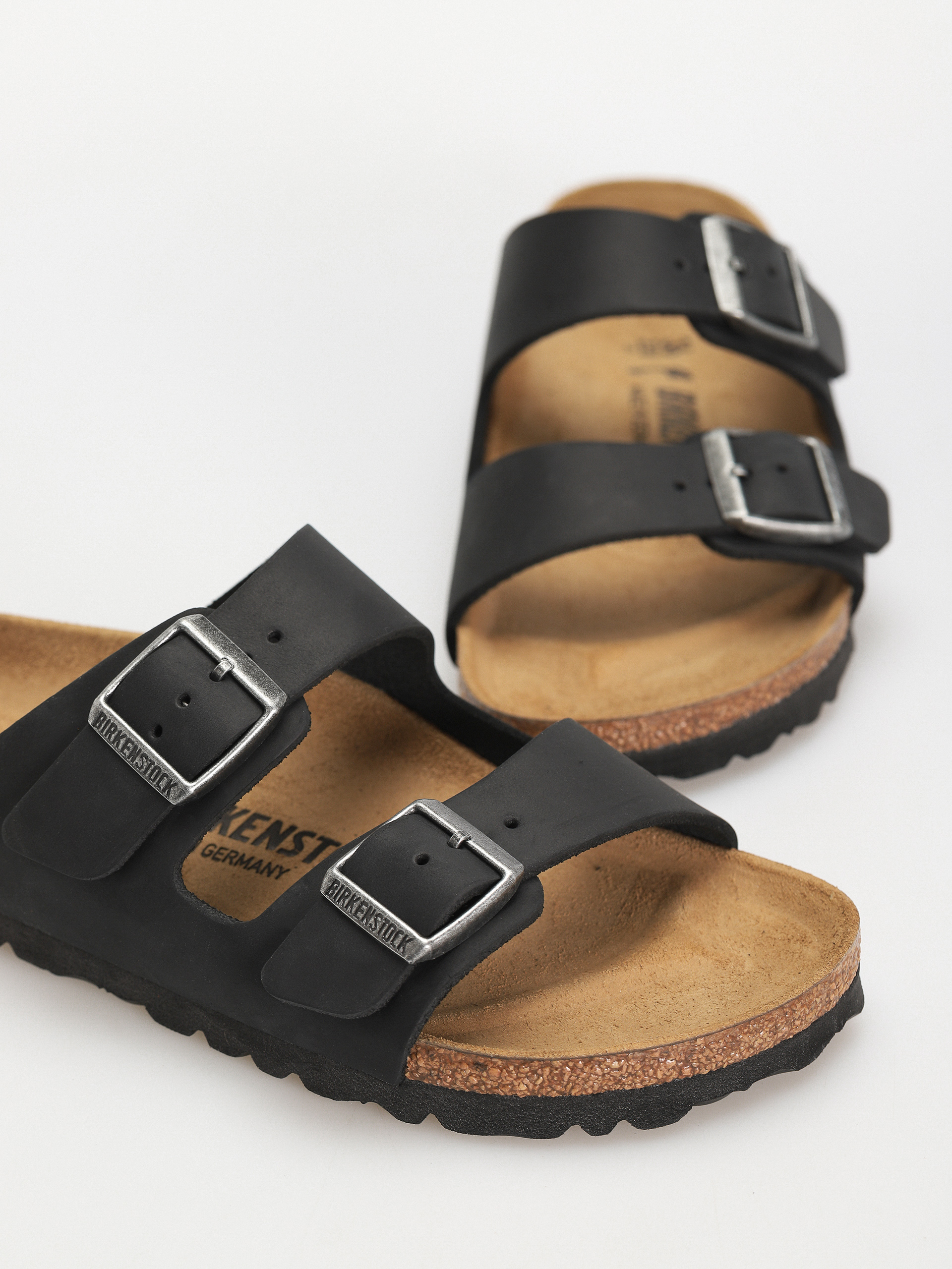 Šľapky Birkenstock Arizona Oiled Leather Narrow Wmn (black)