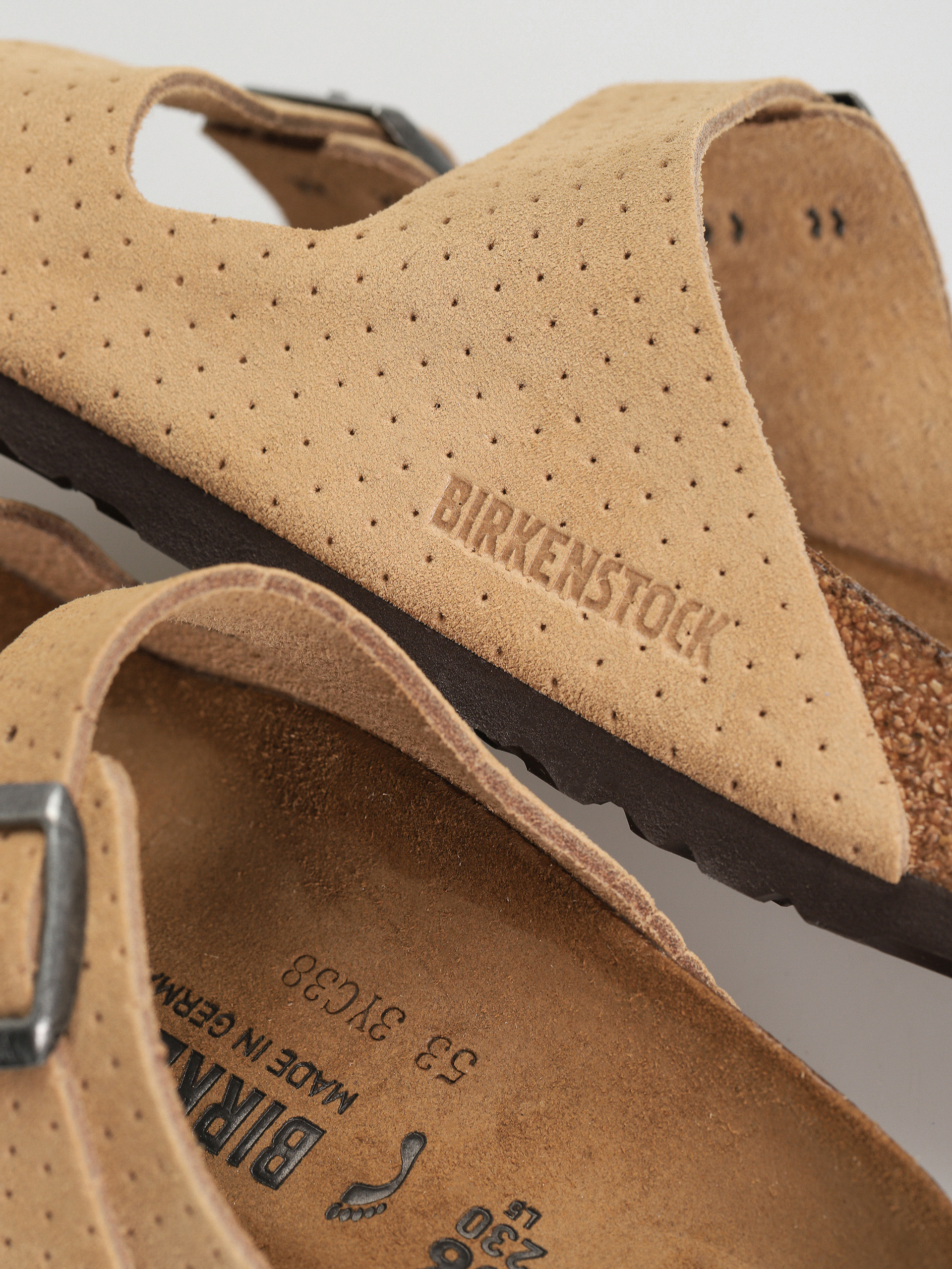 Šľapky Birkenstock Arizona Suede Embossed Narrow Wmn (emboss dots new beige)