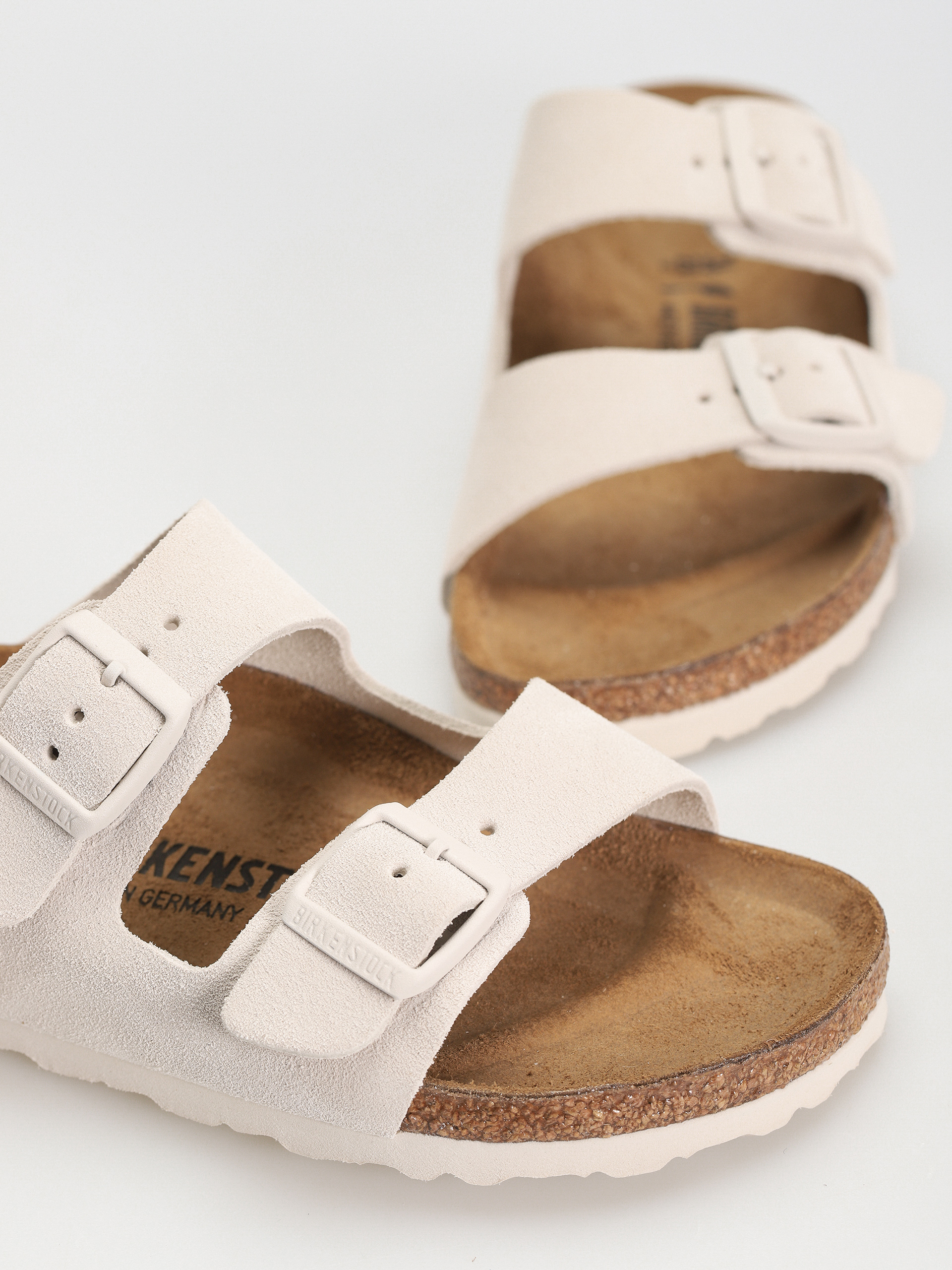 Šľapky Birkenstock Arizona Suede Leather Narrow Wmn (antique white)