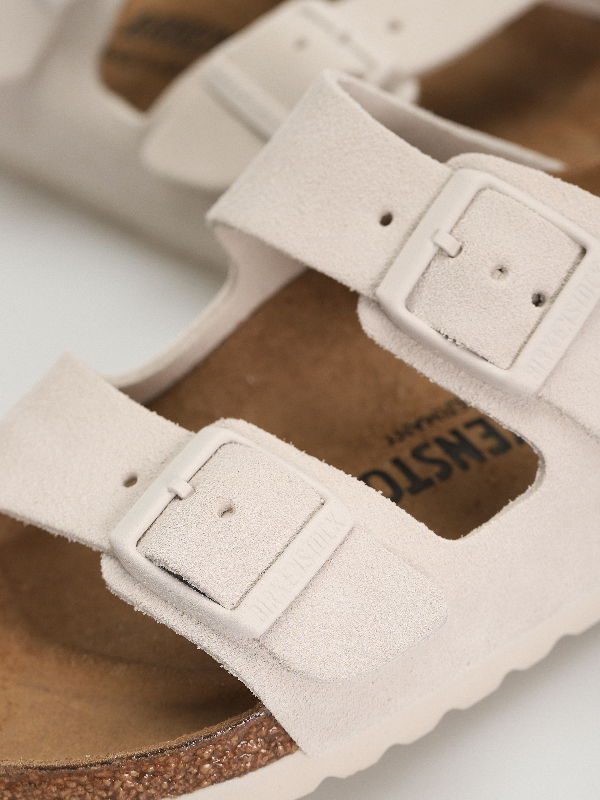 Šľapky Birkenstock Arizona Suede Leather Narrow Wmn (antique white)