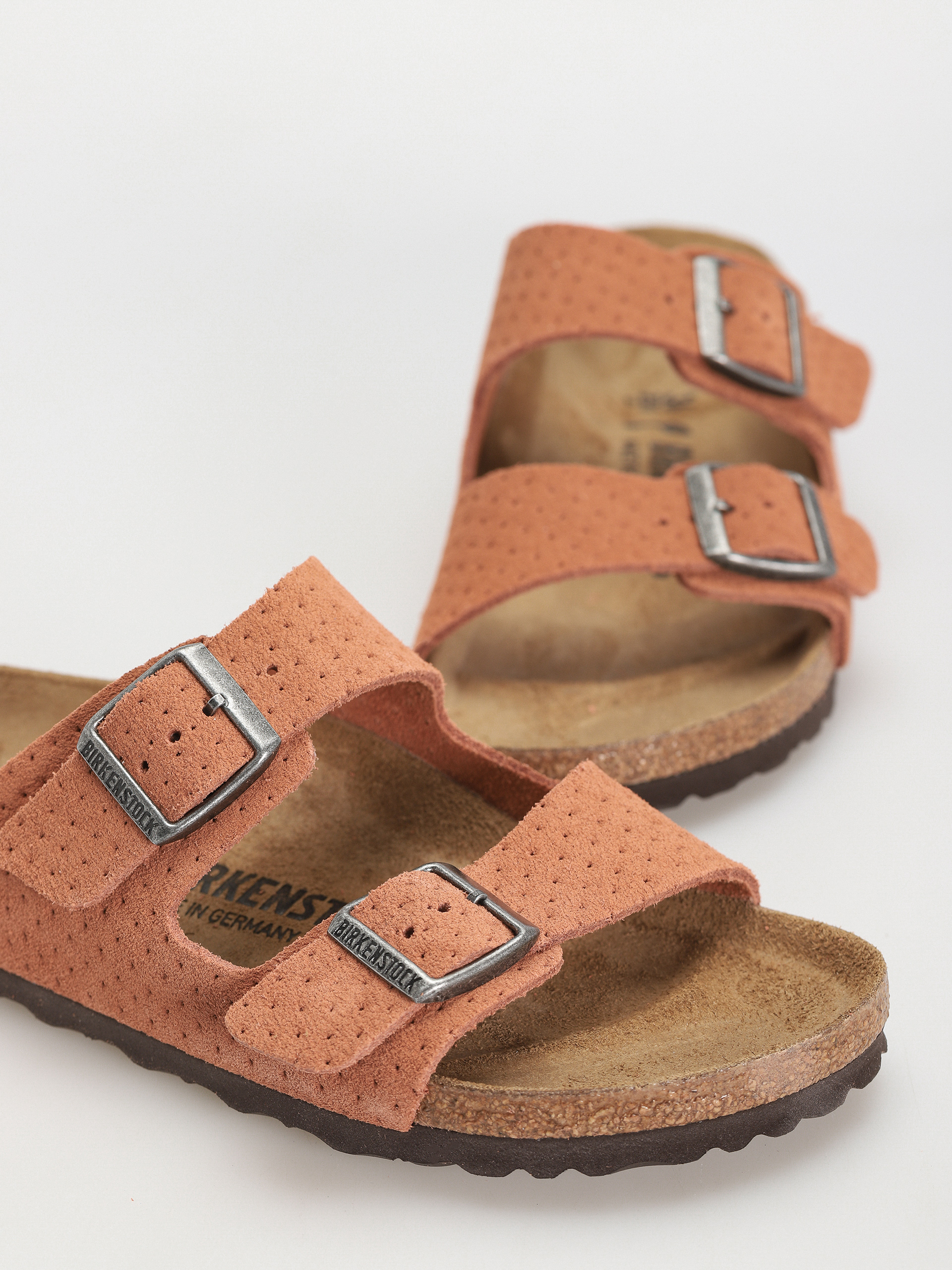 Šľapky Birkenstock Arizona Suede Embossed Narrow Wmn (emboss dots burnt orange)