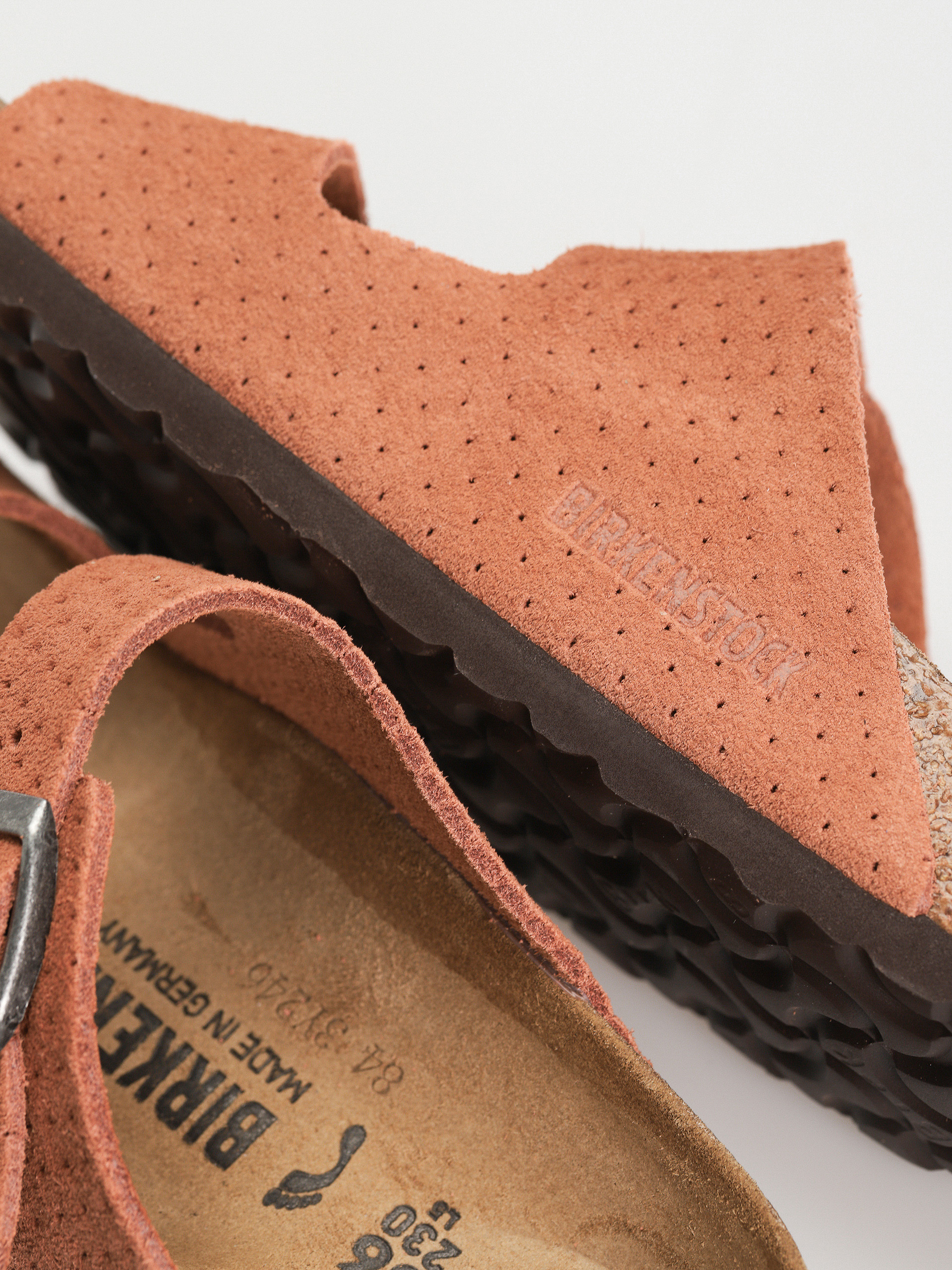 Šľapky Birkenstock Arizona Suede Embossed Narrow Wmn (emboss dots burnt orange)