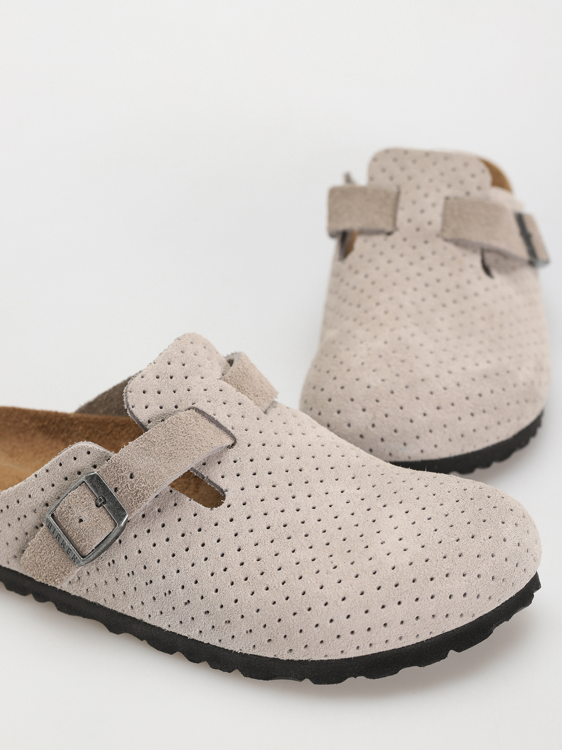 Šľapky Birkenstock Boston Suede Embossed Narrow Wmn (emboss dots stone coin)