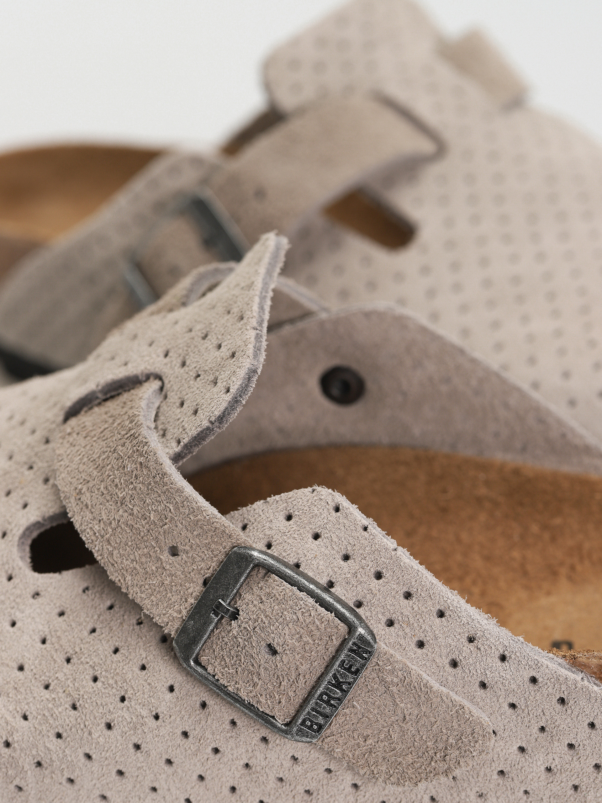 Šľapky Birkenstock Boston Suede Embossed Narrow Wmn (emboss dots stone coin)