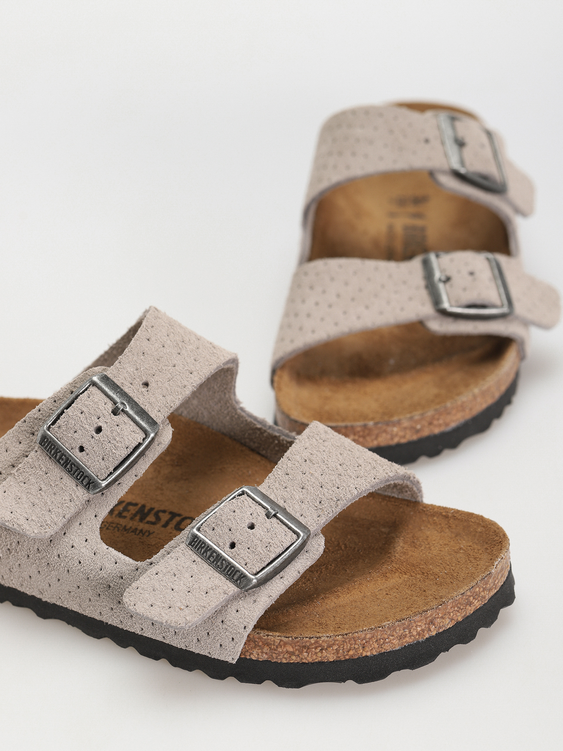 Šľapky Birkenstock Arizona Suede Embossed Narrow Wmn (emboss dots stone coin)