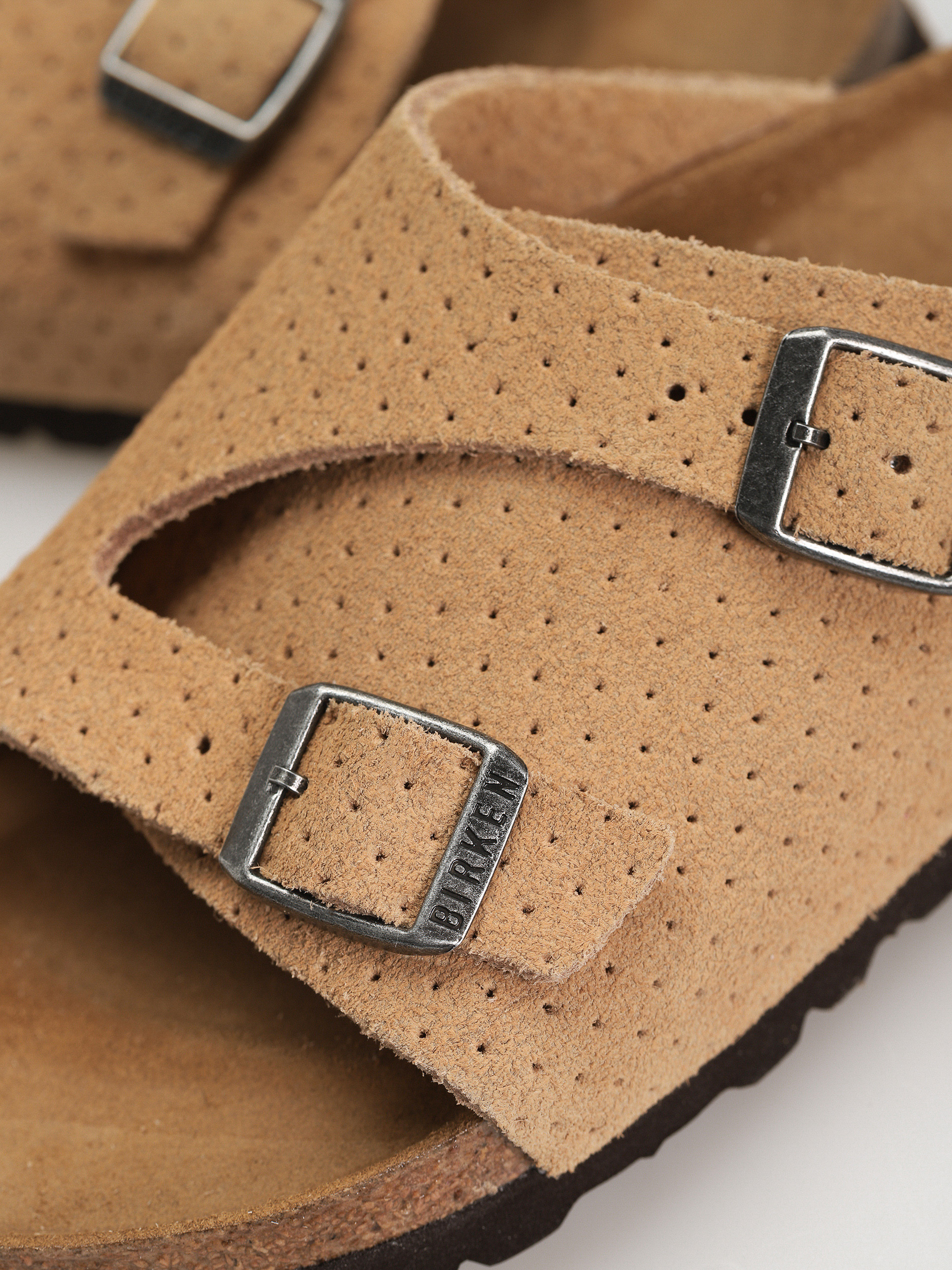 Šľapky Birkenstock Zurich Suede Embossed Narrow Wmn (emboss dots new beige)