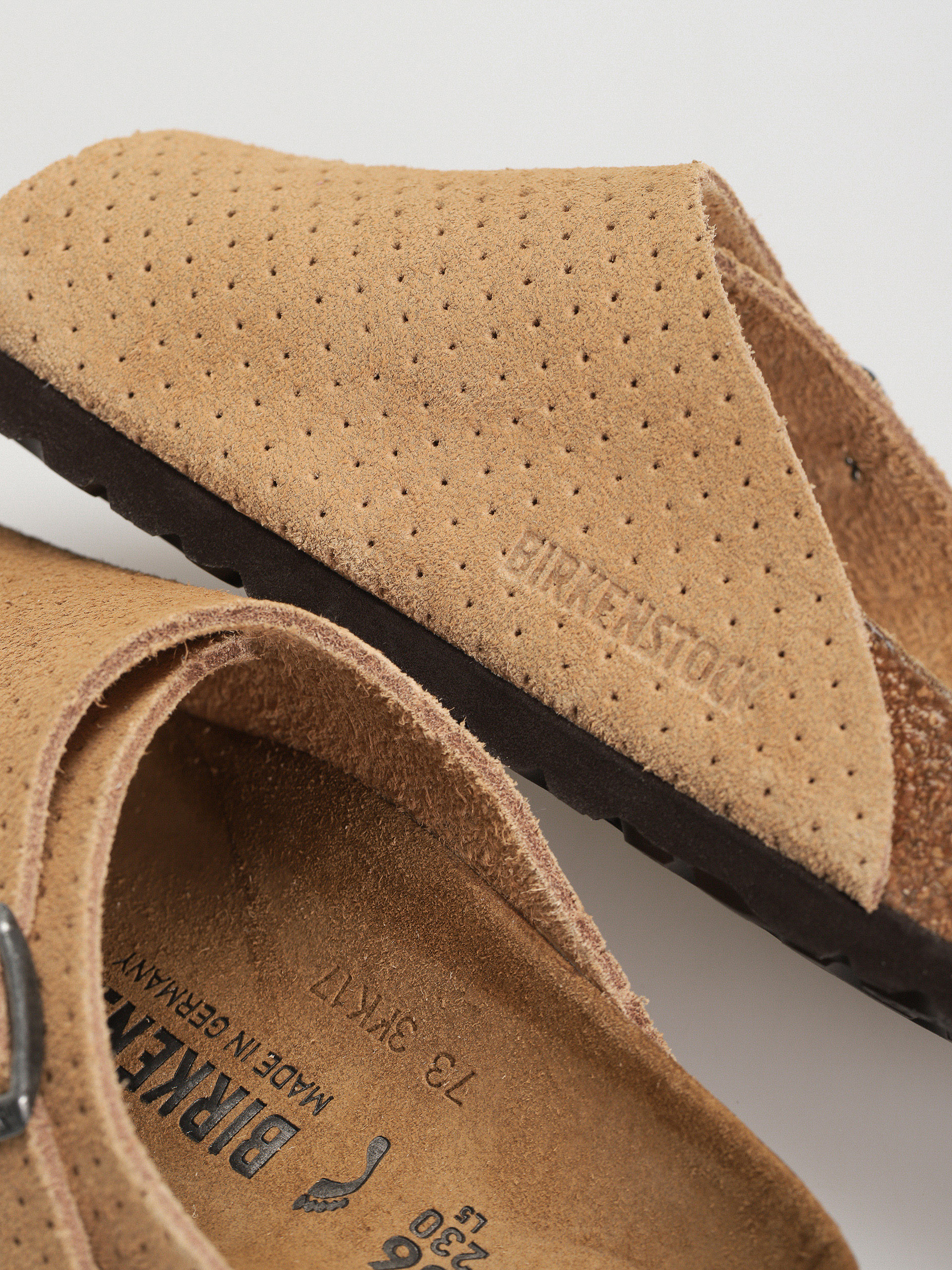 Šľapky Birkenstock Zurich Suede Embossed Narrow Wmn (emboss dots new beige)