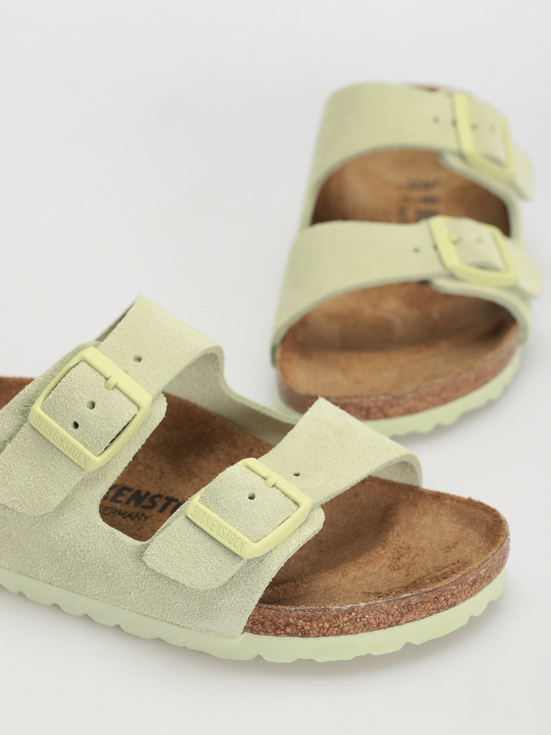 Šľapky Birkenstock Arizona Suede Leather Narrow Wmn (faded lime)
