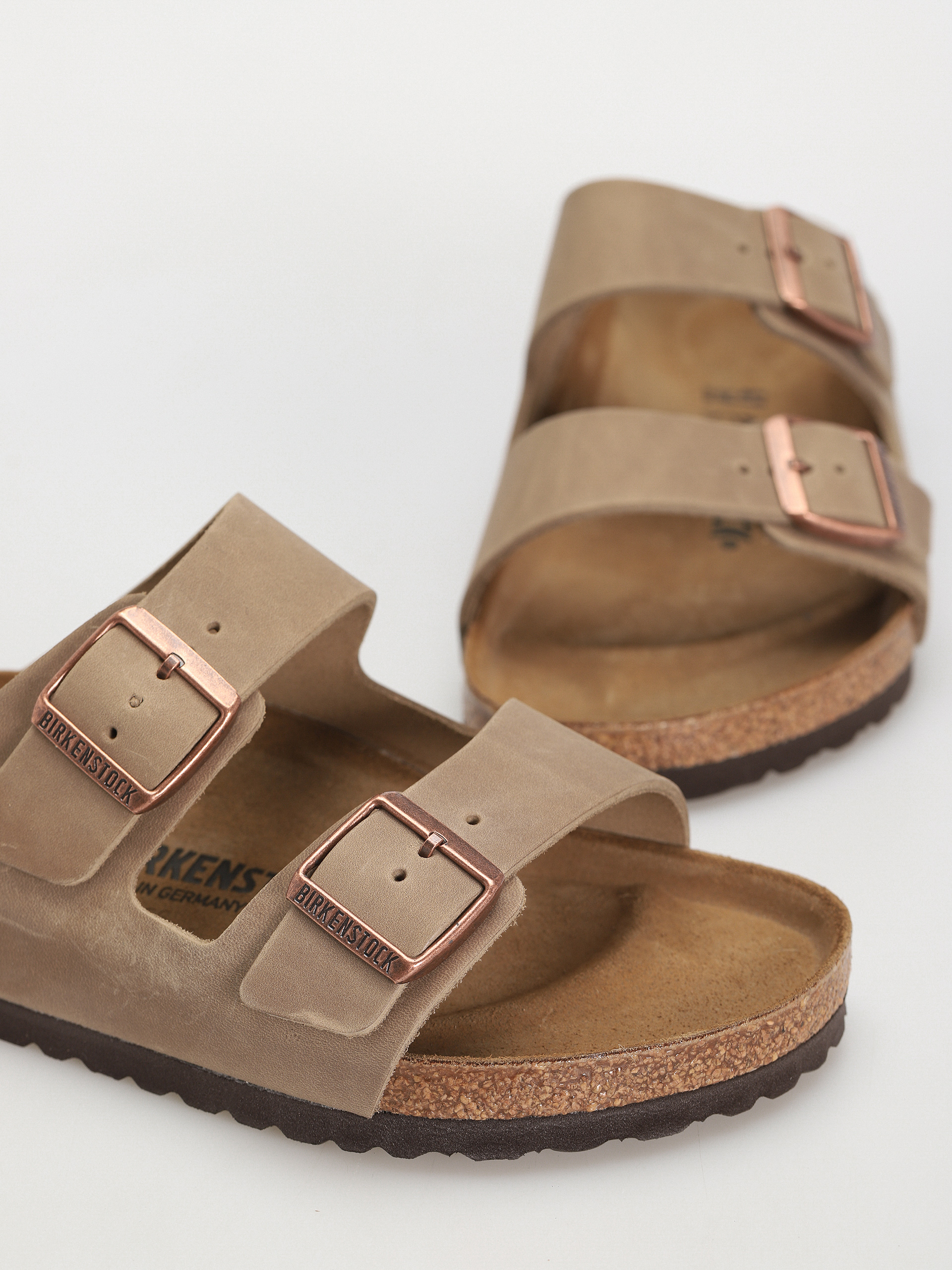 Šľapky Birkenstock Arizona Oiled Leather Regular (tobacco brown)