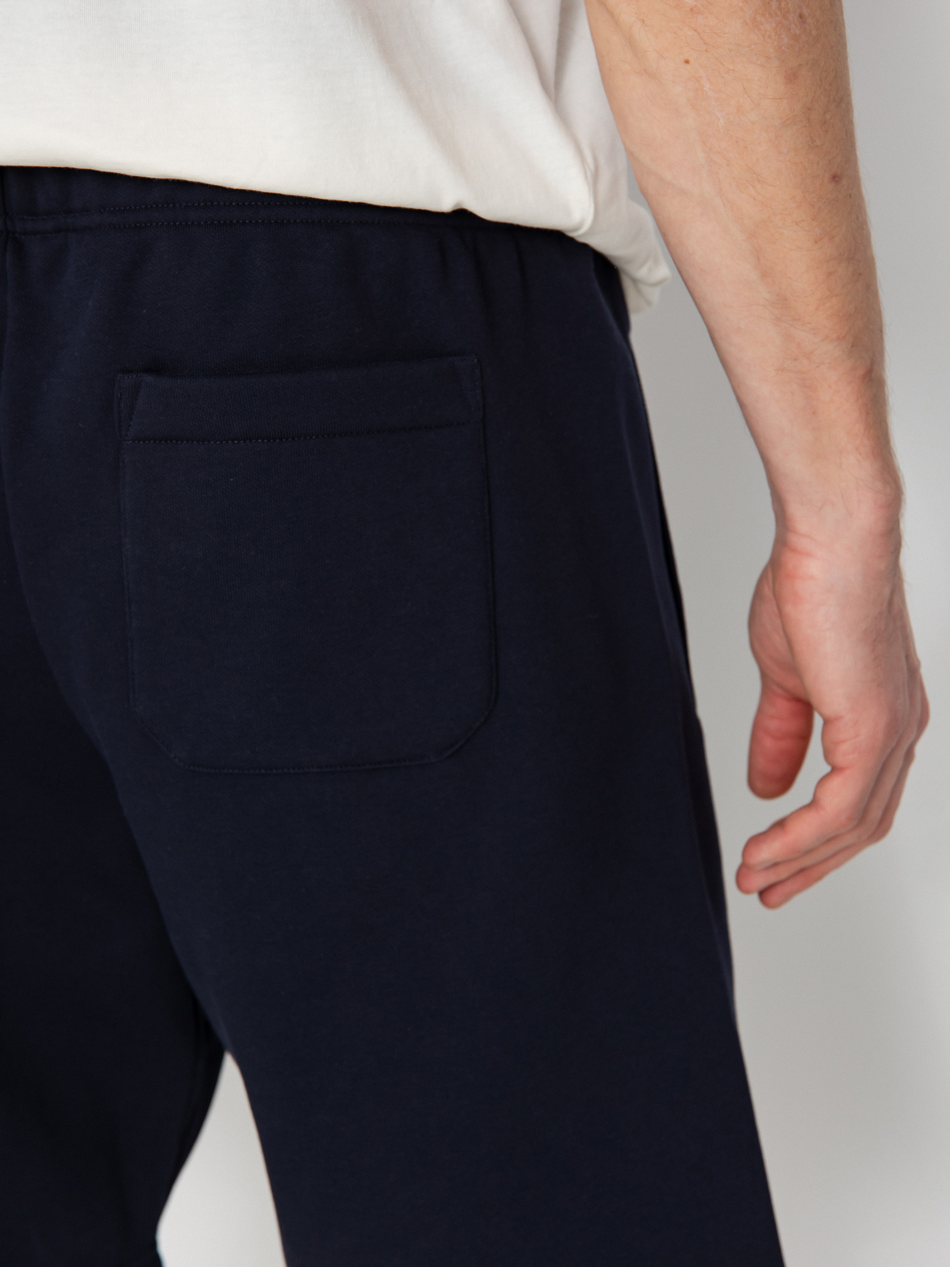 Kraťasy Carhartt WIP Chase (dark navy/gold)