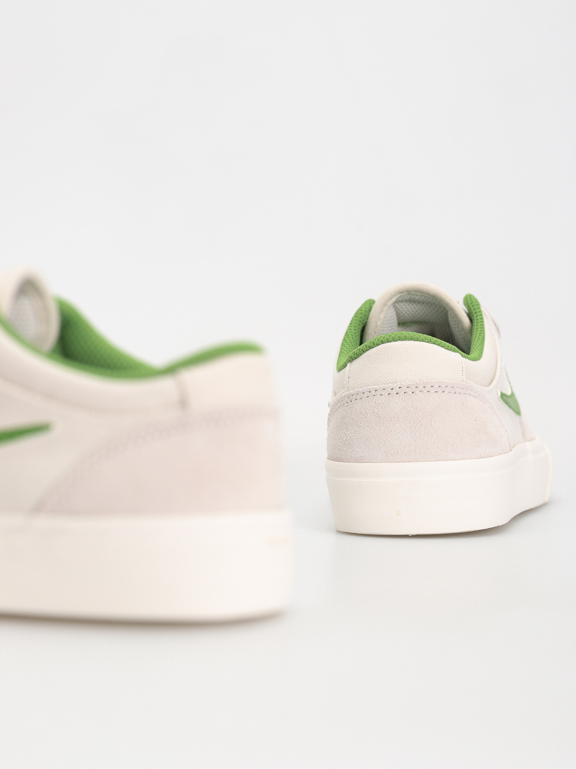 Topánky Nike SB Chron 2 (phantom/chlorophyll summit white sail)