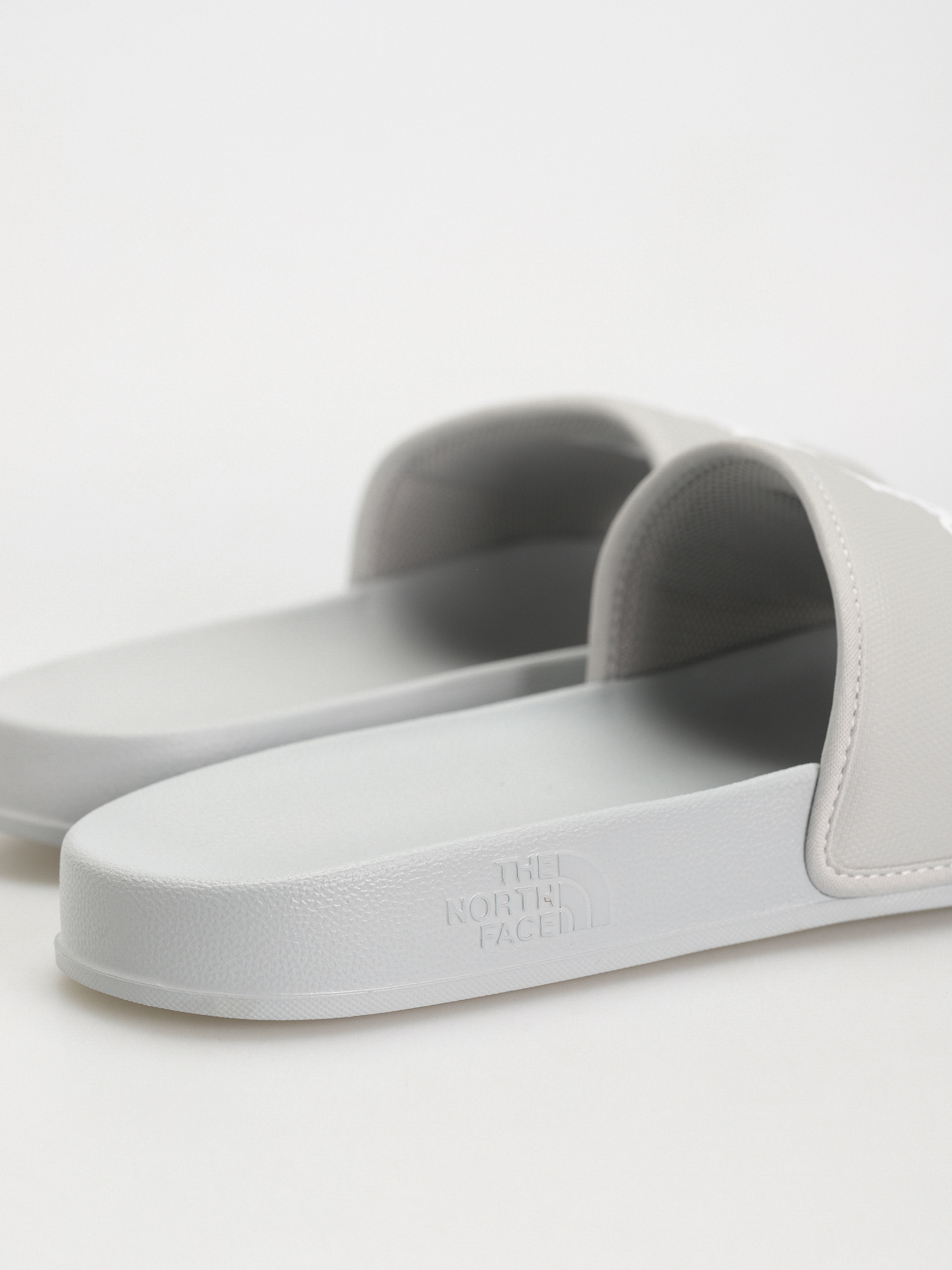 Šľapky The North Face Base Camp III (high rise gr/high rise gr)