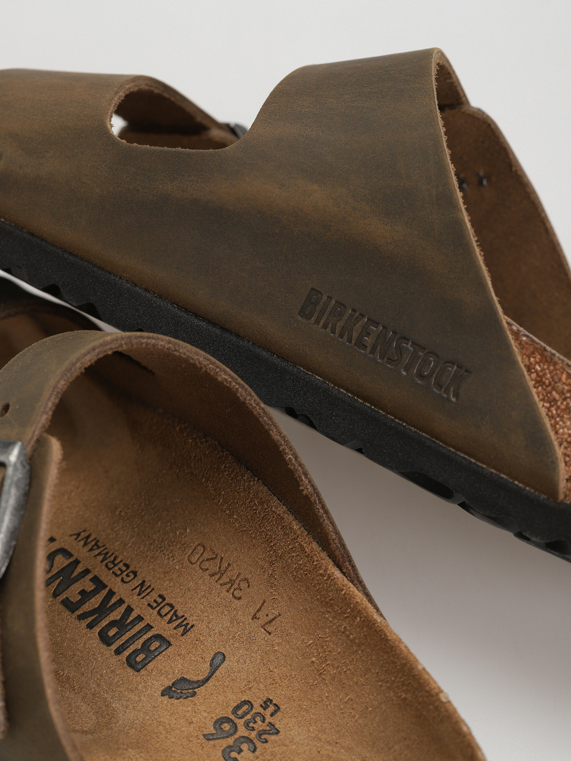 Šľapky Birkenstock Arizona Oiled Leather Narrow Wmn (faded khaki)