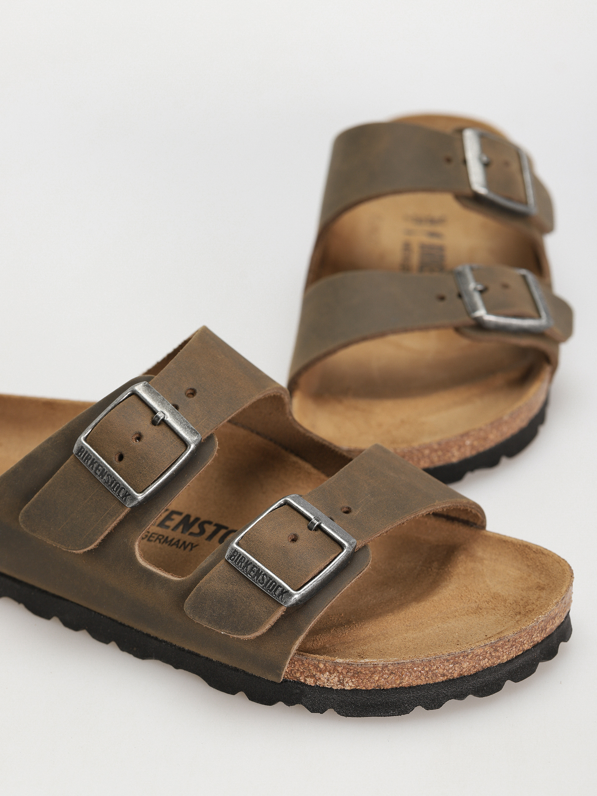 Šľapky Birkenstock Arizona Oiled Leather Narrow Wmn (faded khaki)