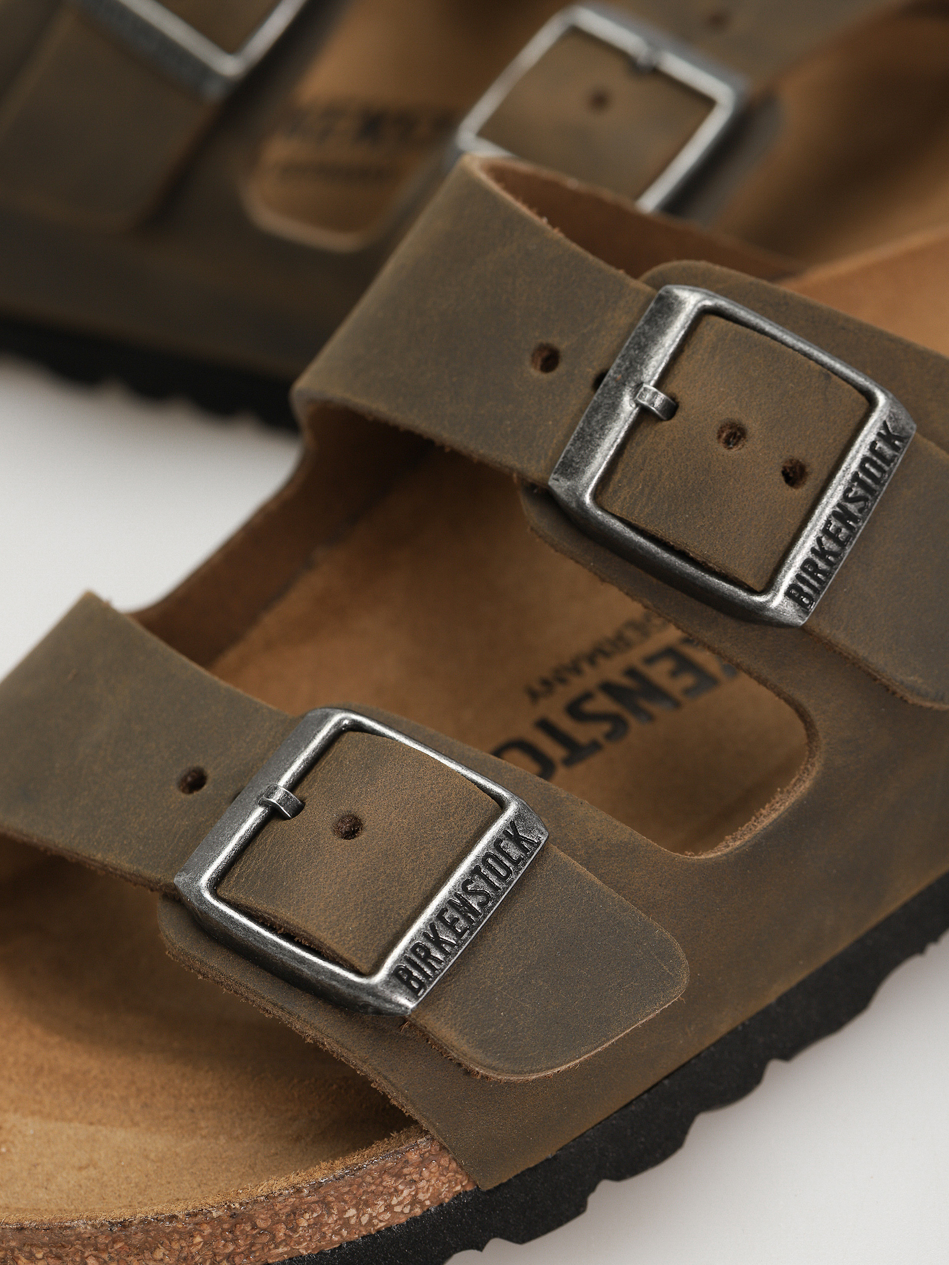 Šľapky Birkenstock Arizona Oiled Leather Narrow Wmn (faded khaki)