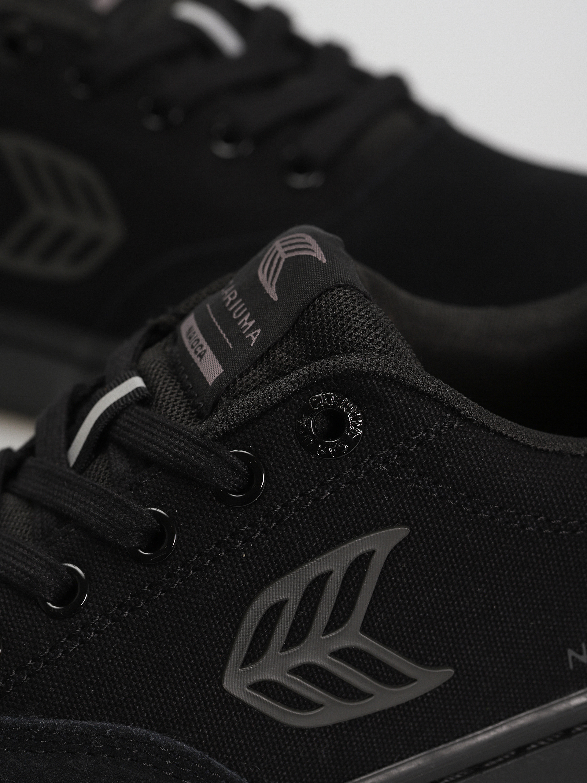 Topánky Cariuma Naioca Pro (all black/ash grey)