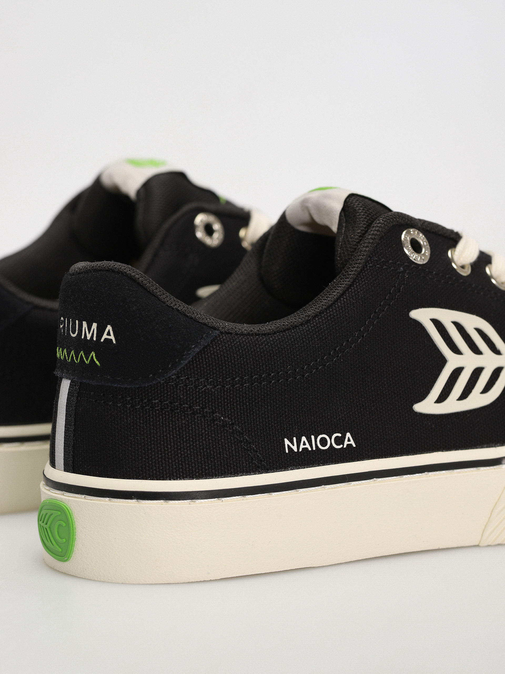 Topánky Cariuma Naioca Pro (black/ivory)