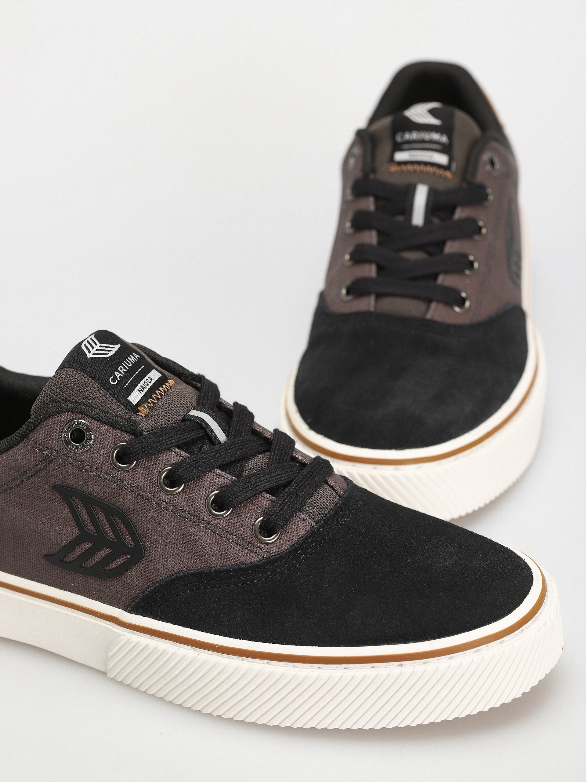 Topánky Cariuma Naioca Pro (jet black/dark grey)