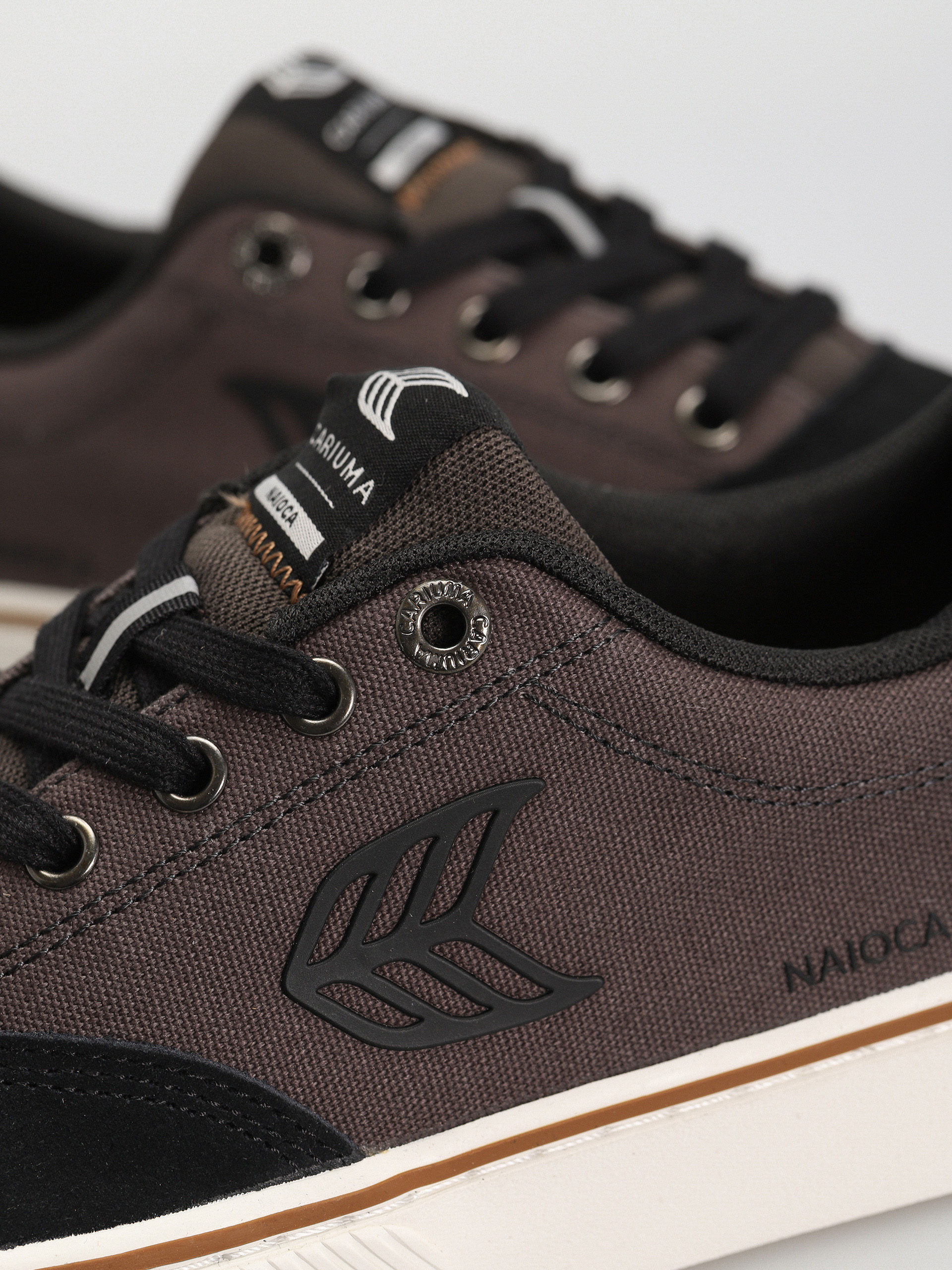 Topánky Cariuma Naioca Pro (jet black/dark grey)