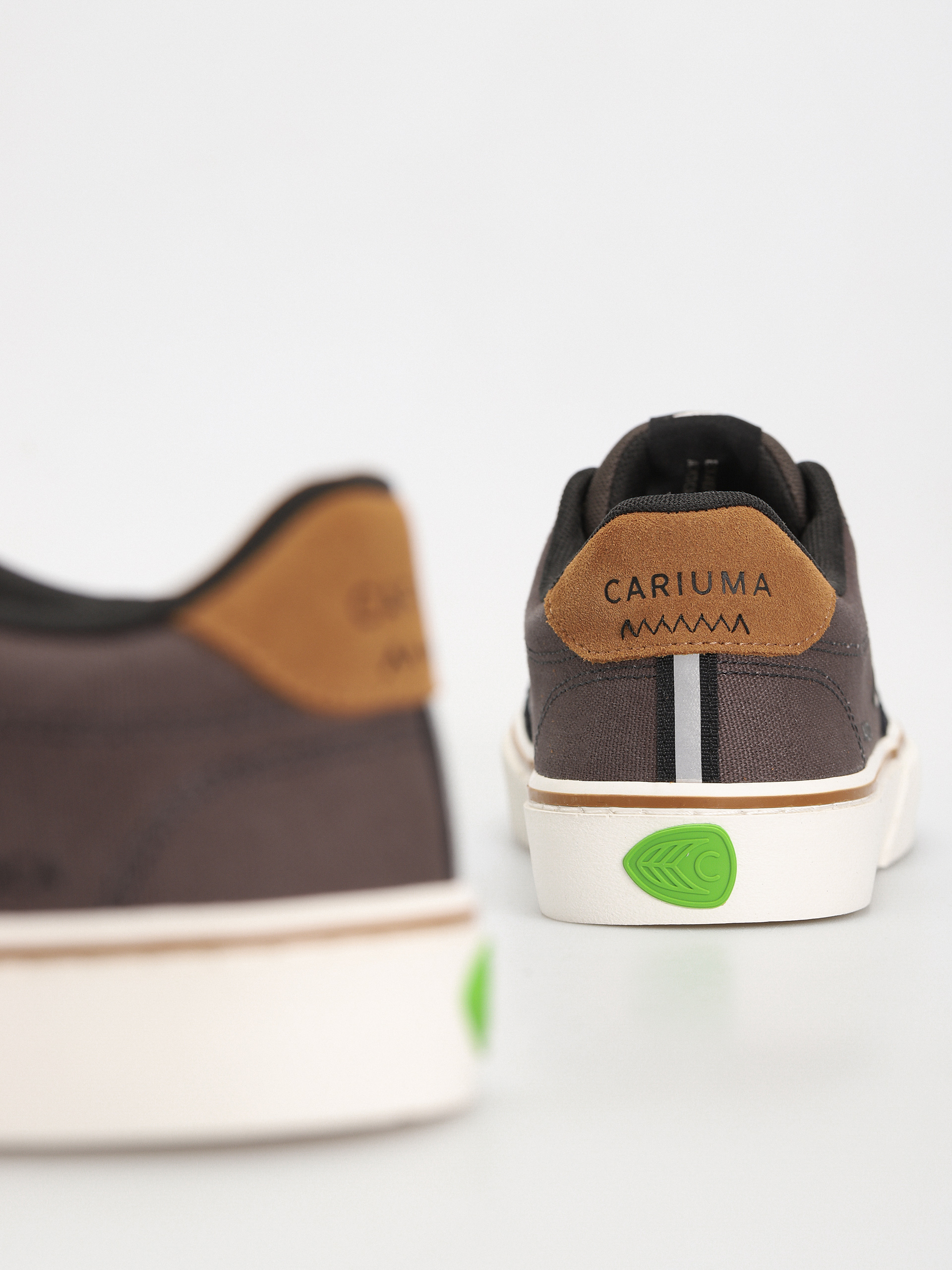 Topánky Cariuma Naioca Pro (jet black/dark grey)