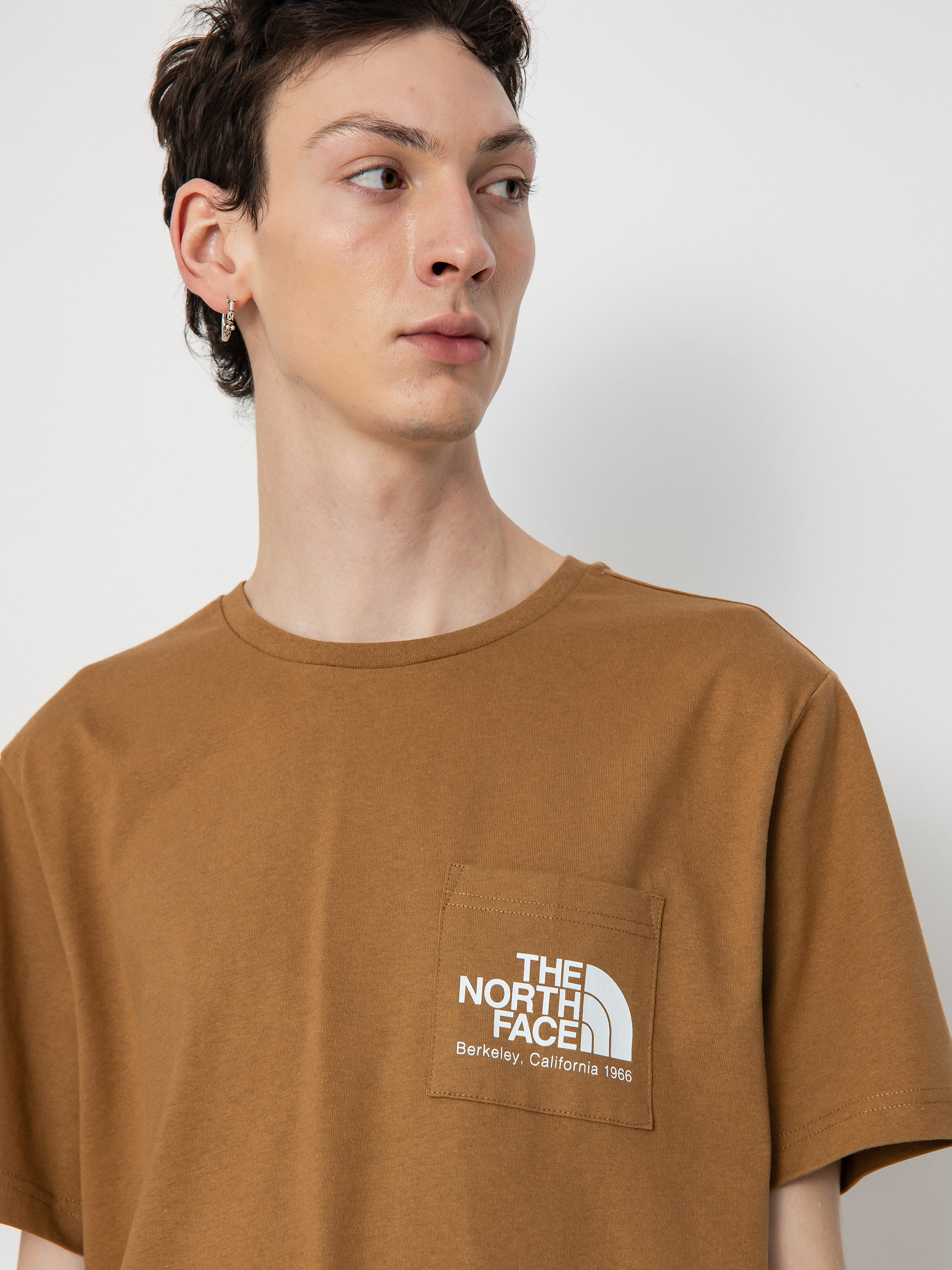Tričko The North Face Berkeley California Pocket (utility brown)