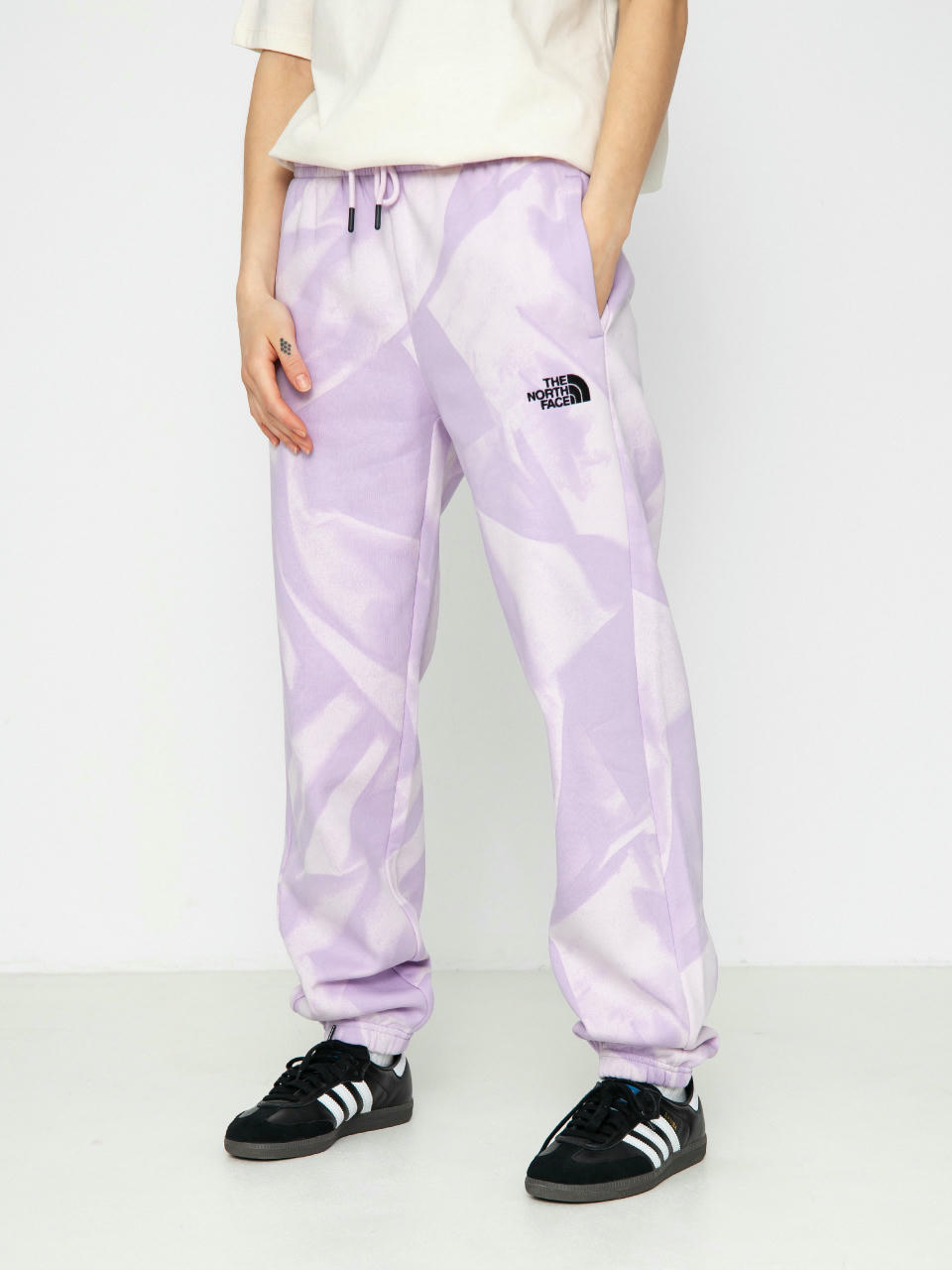 Nohavice The North Face Essential Jogger Print Wmn (icy lilac garment fold)