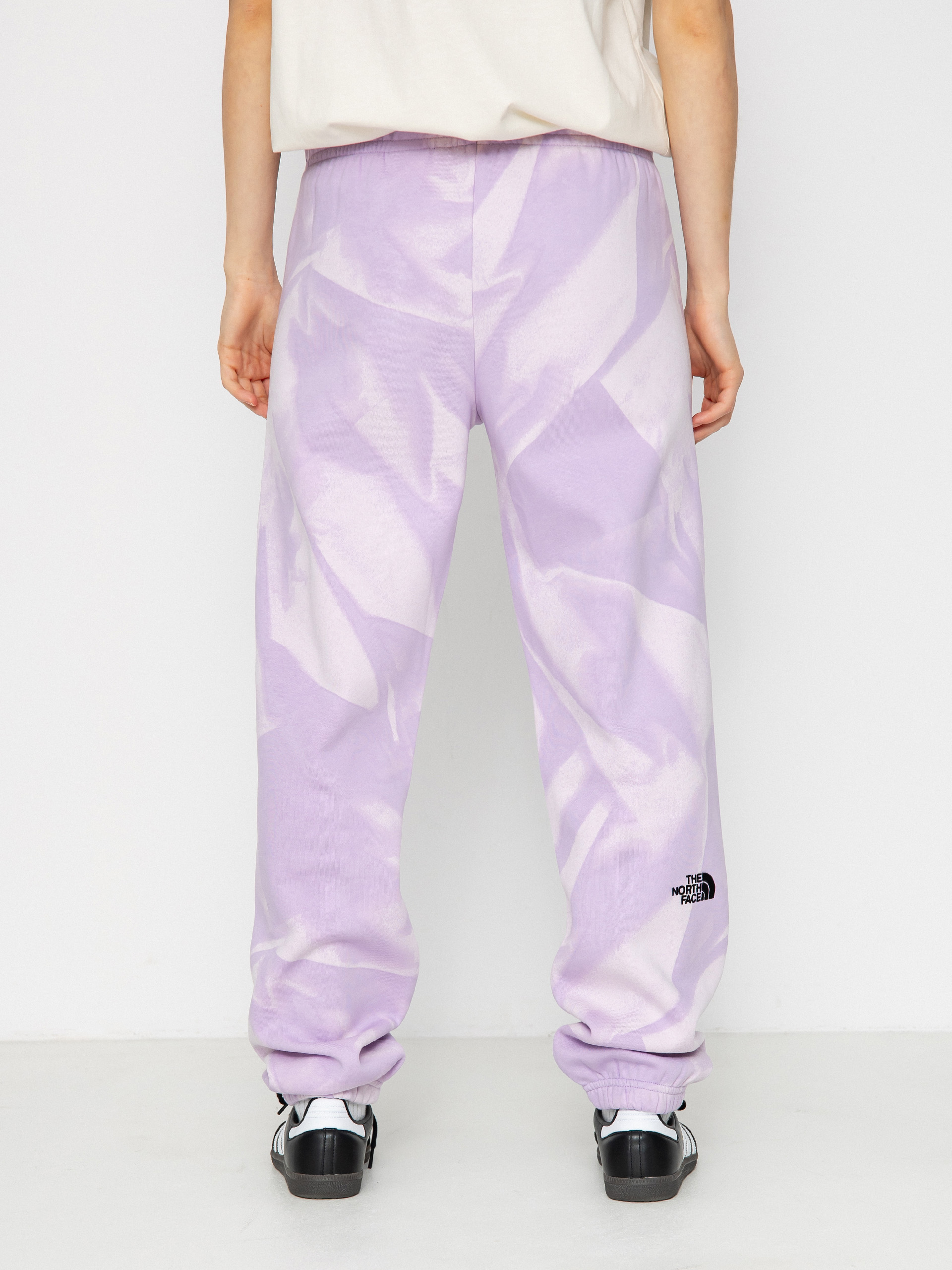 Nohavice The North Face Essential Jogger Print Wmn (icy lilac garment fold)
