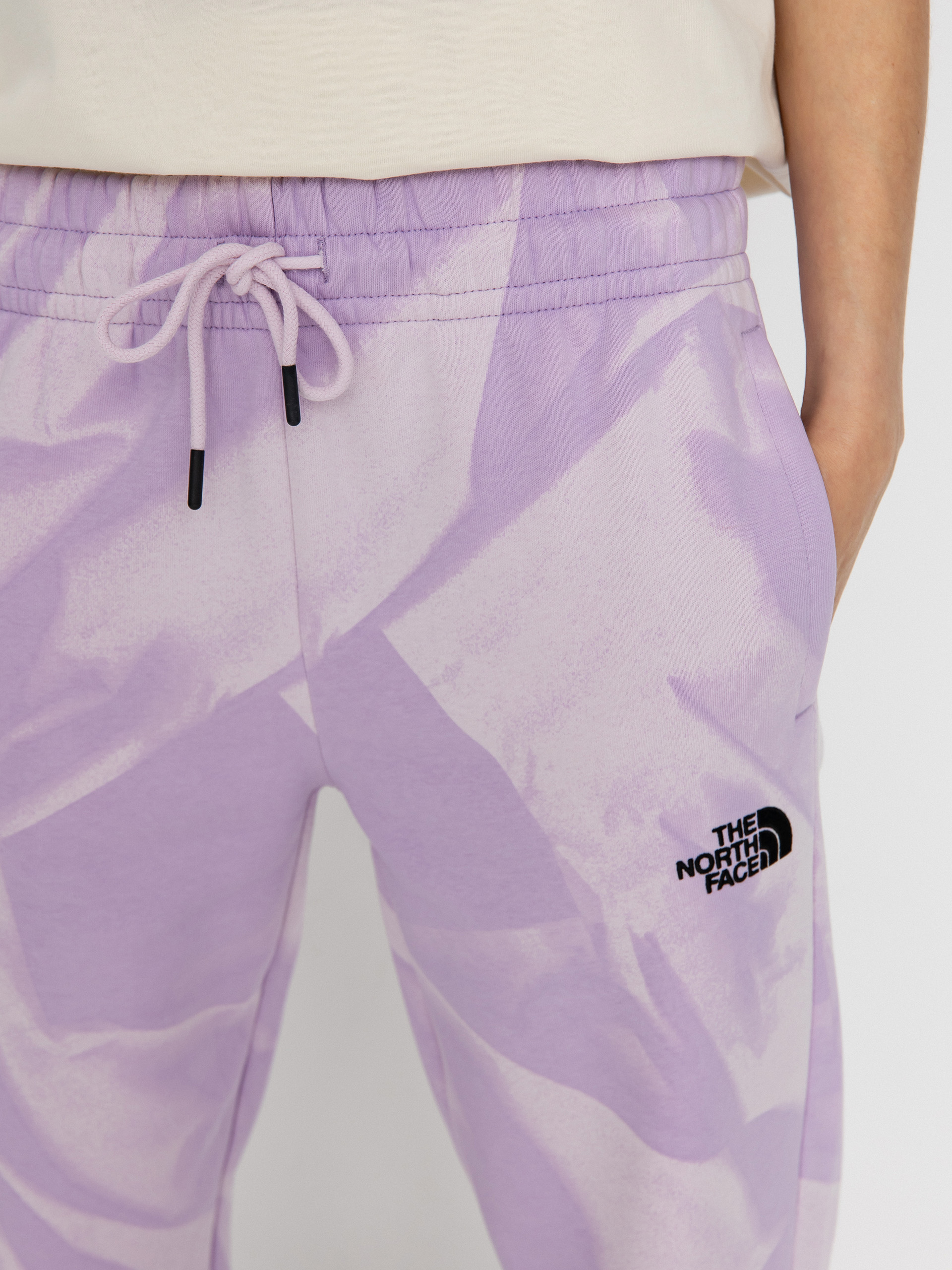 Nohavice The North Face Essential Jogger Print Wmn (icy lilac garment fold)