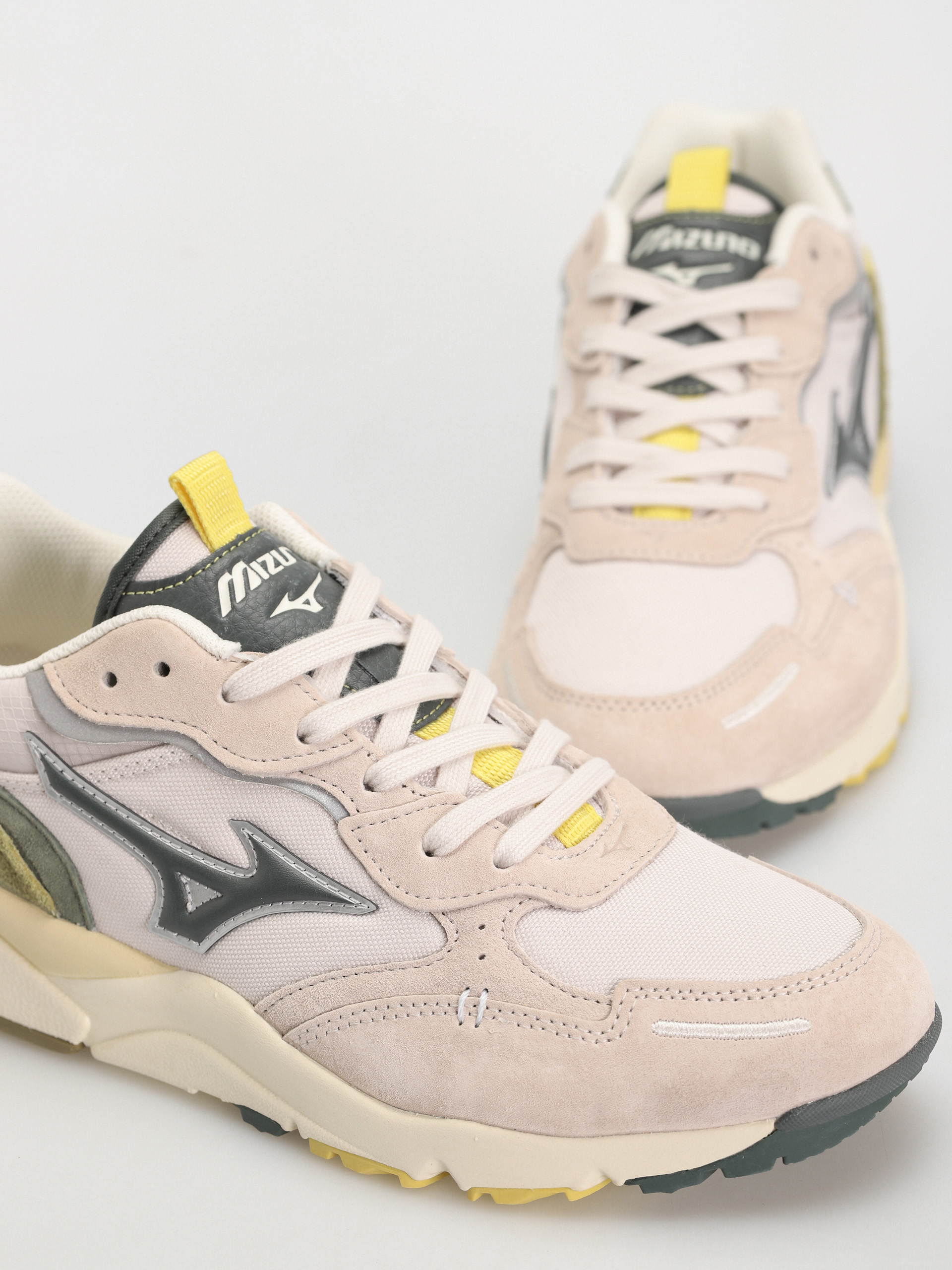 Topánky Mizuno Sky Medal Beta (silver cloud/urban chic/white sand)