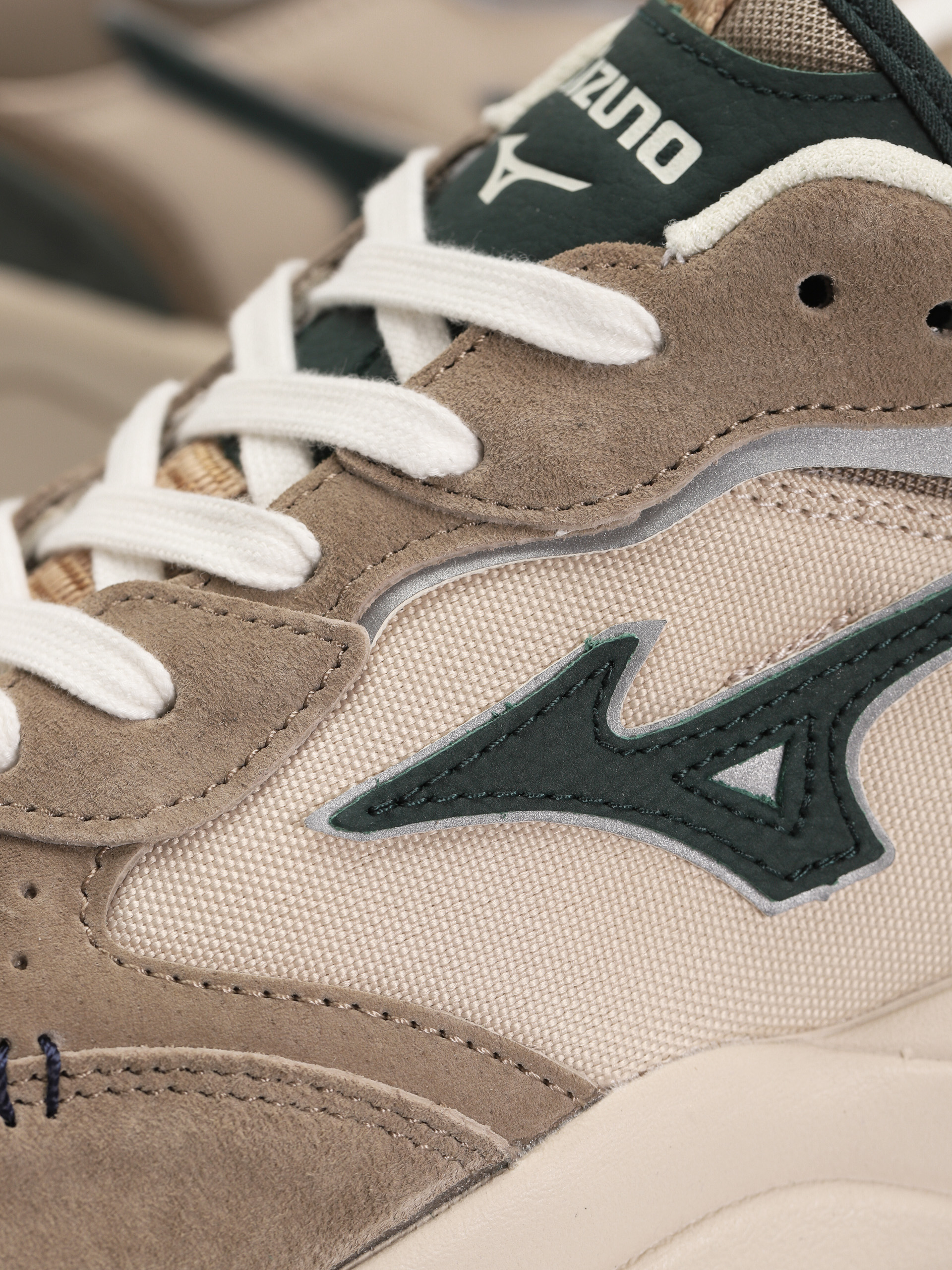 Topánky Mizuno Sky Medal Beta (silver cloud/green gables/vintage khaki)