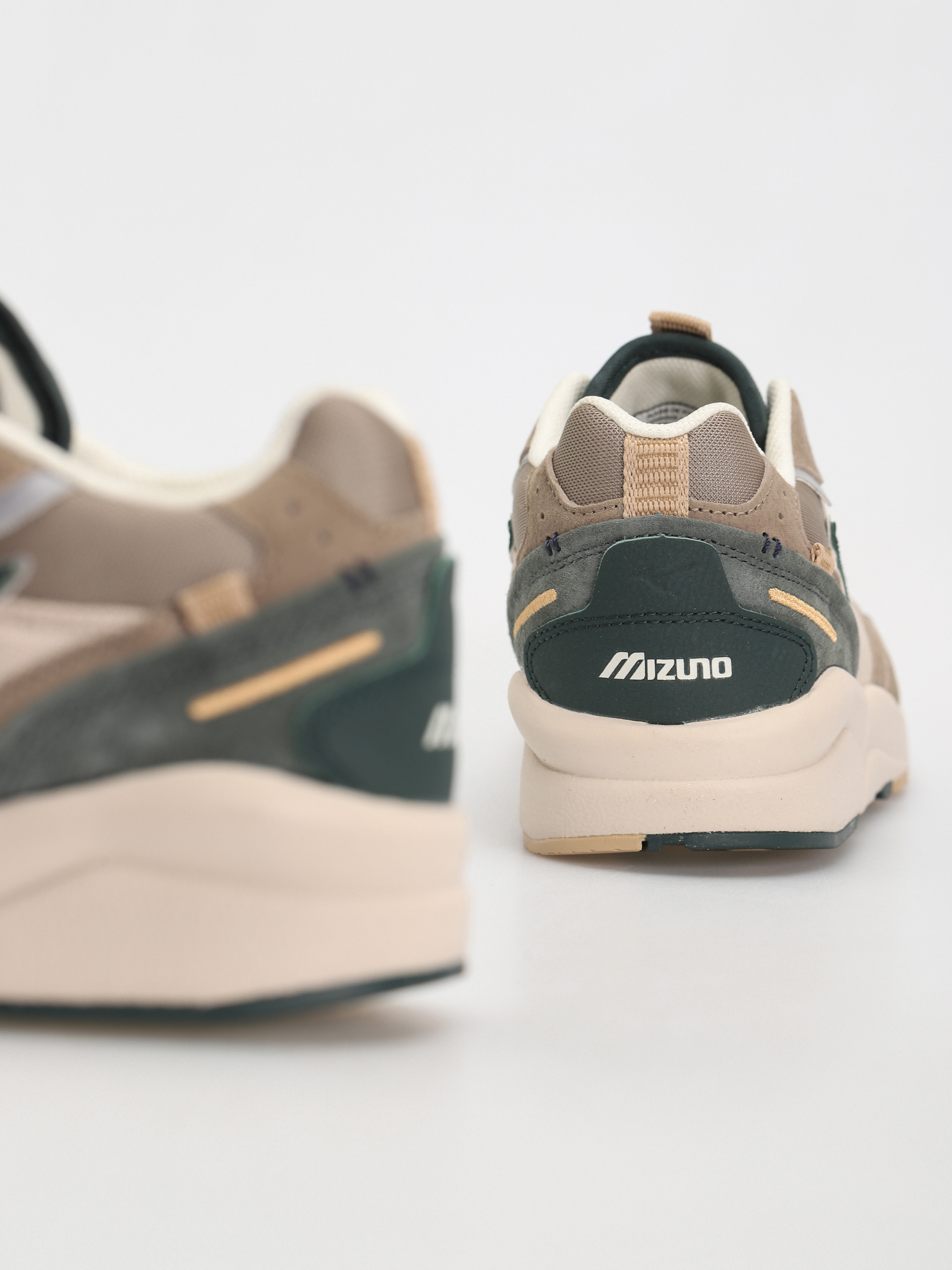 Topánky Mizuno Sky Medal Beta (silver cloud/green gables/vintage khaki)