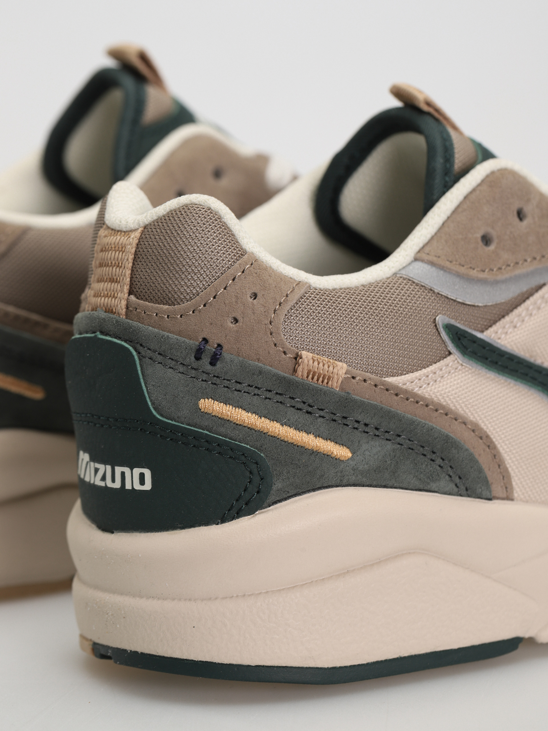 Topánky Mizuno Sky Medal Beta (silver cloud/green gables/vintage khaki)