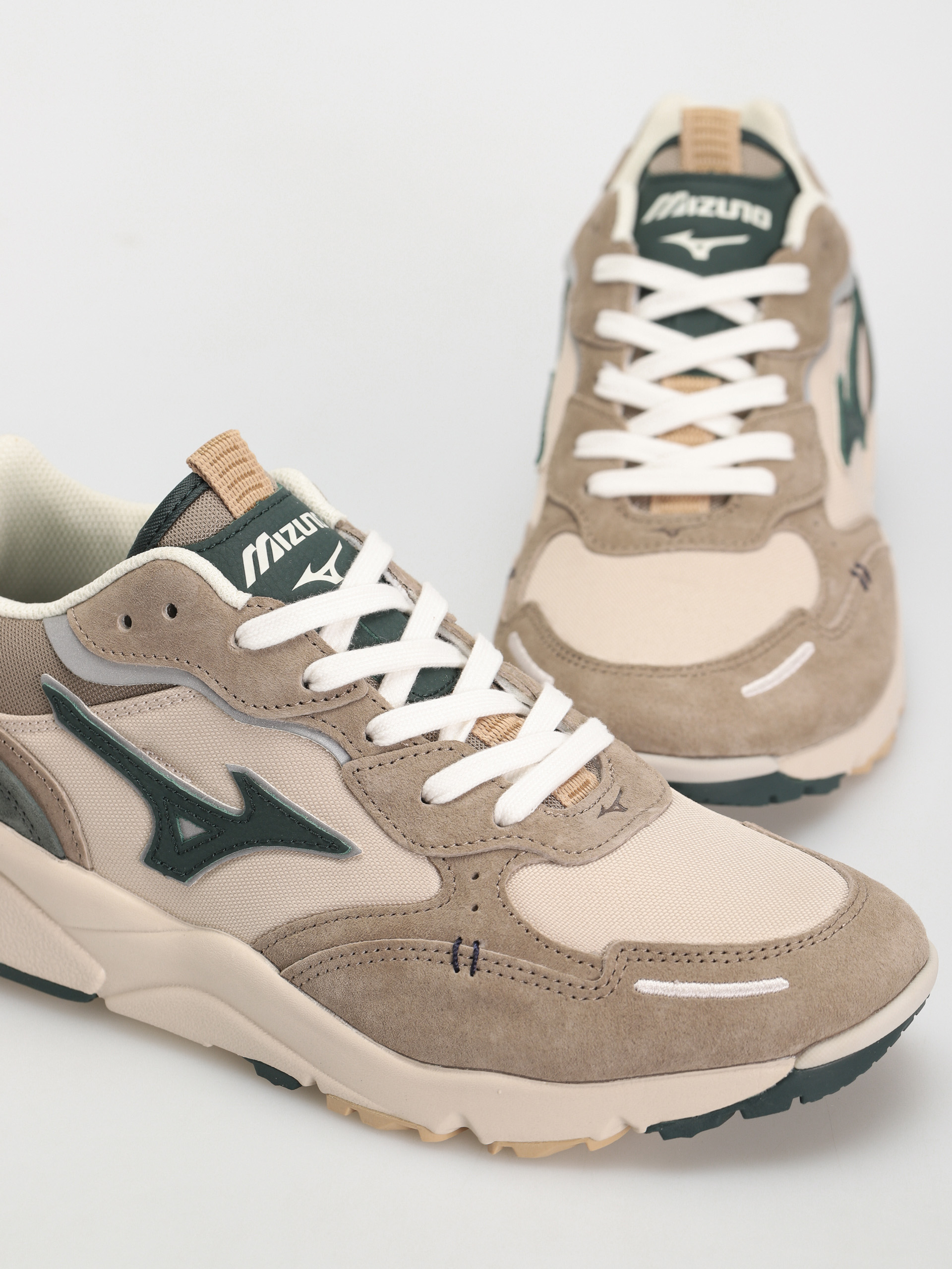 Topánky Mizuno Sky Medal Beta (silver cloud/green gables/vintage khaki)