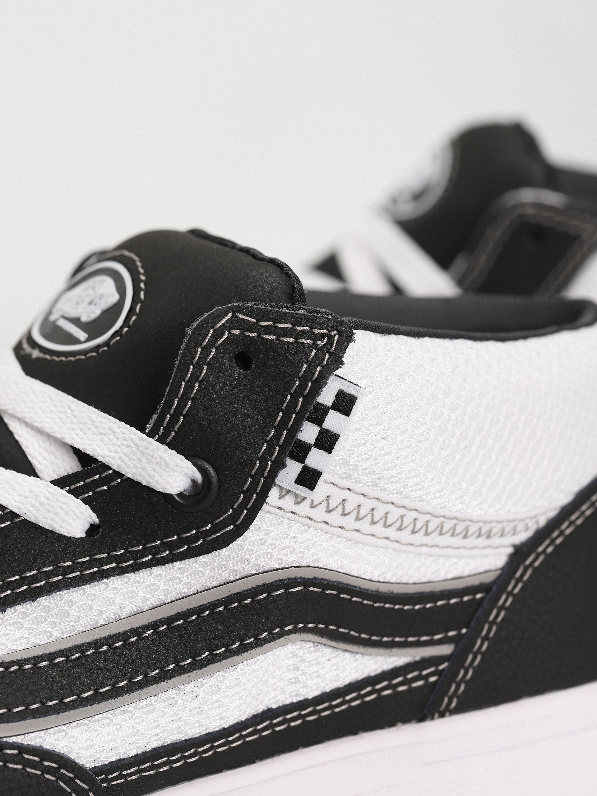 Topánky Vans Zahba Mid (black/white/red)