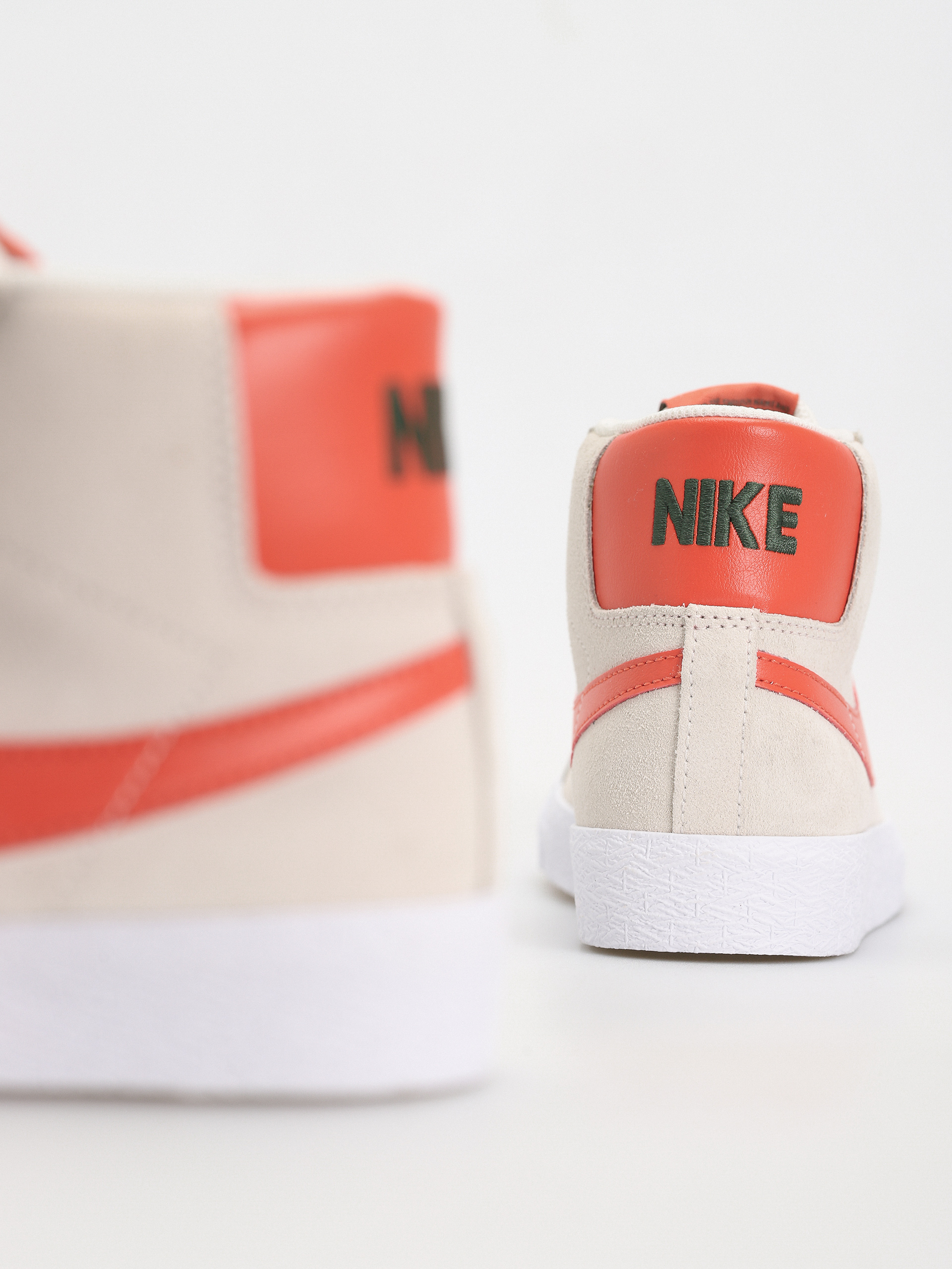 Topánky Nike SB Zoom Blazer Mid (phantom/cosmic clay white fir)