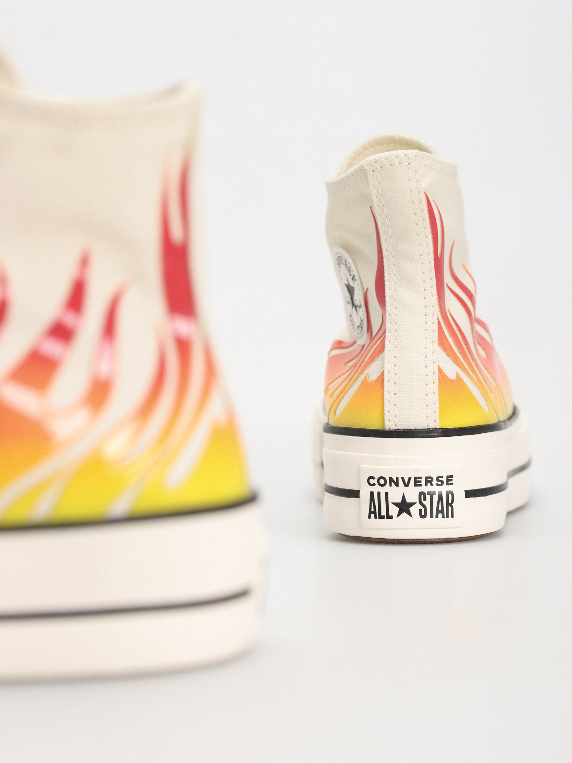 Tenisky Converse Chuck Taylor All Star Lift Hi Wmn (flames/off white)