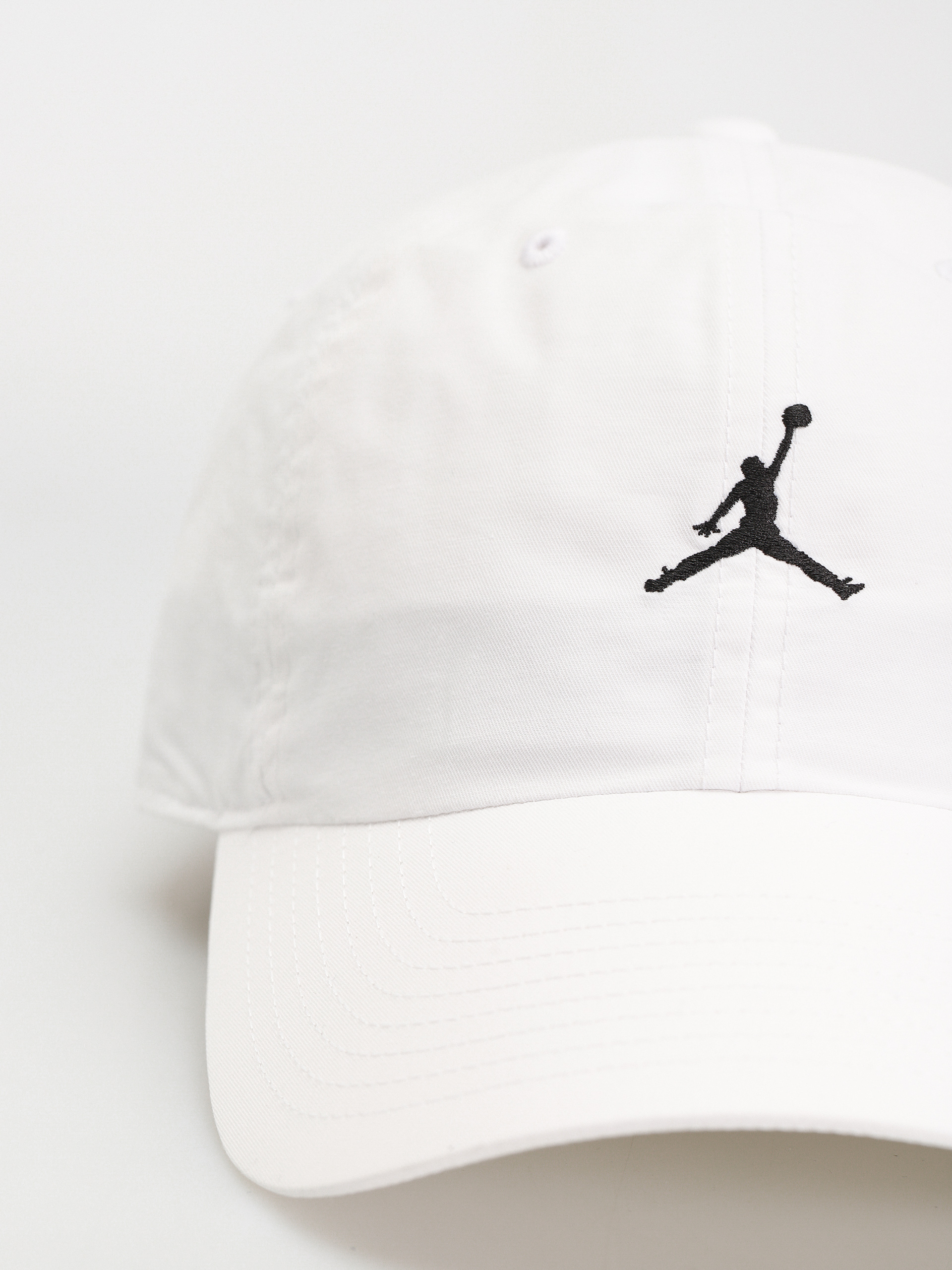 Šiltovka Nike SB Club Cap (white/black)