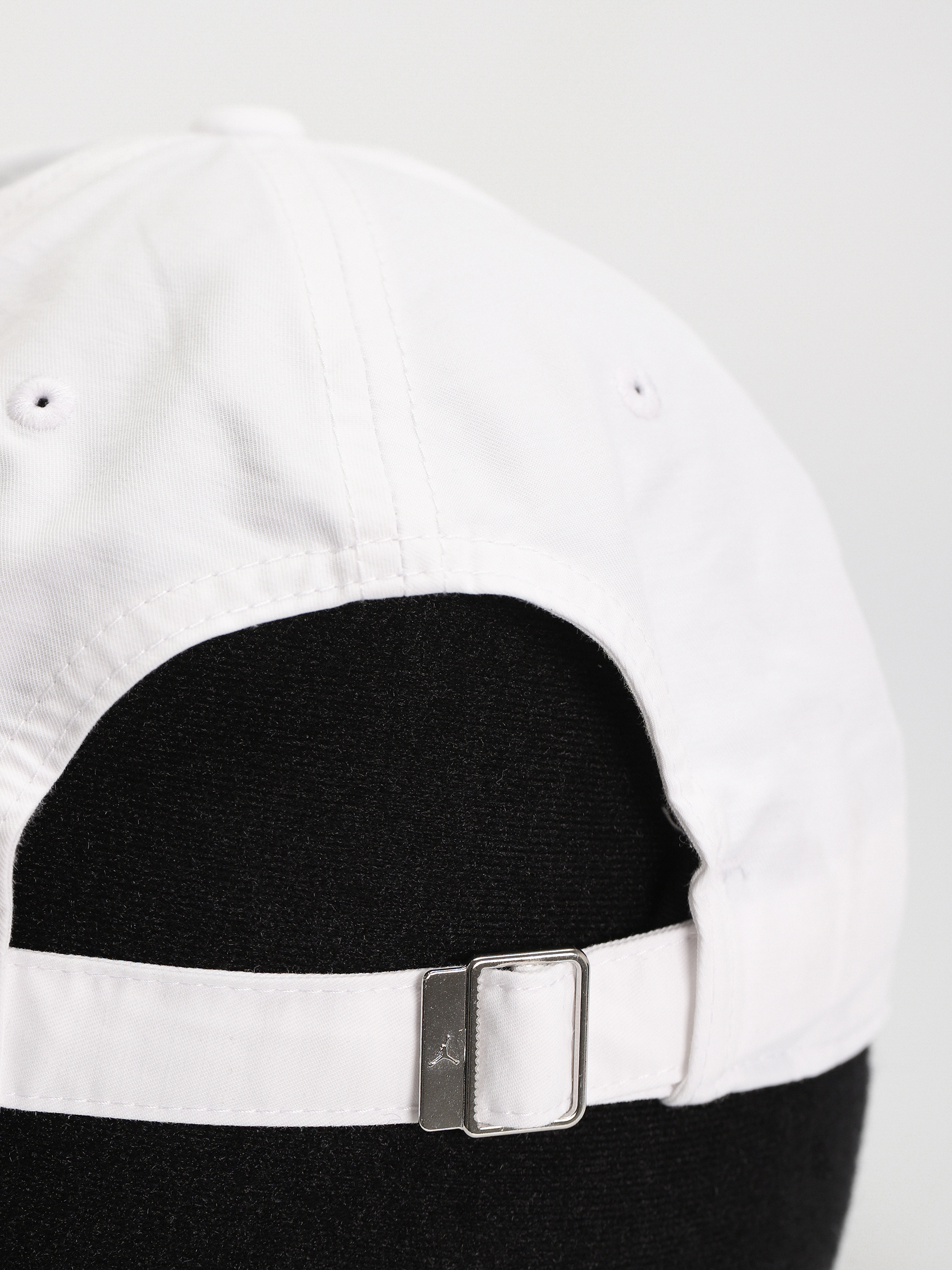 Šiltovka Nike SB Club Cap (white/black)
