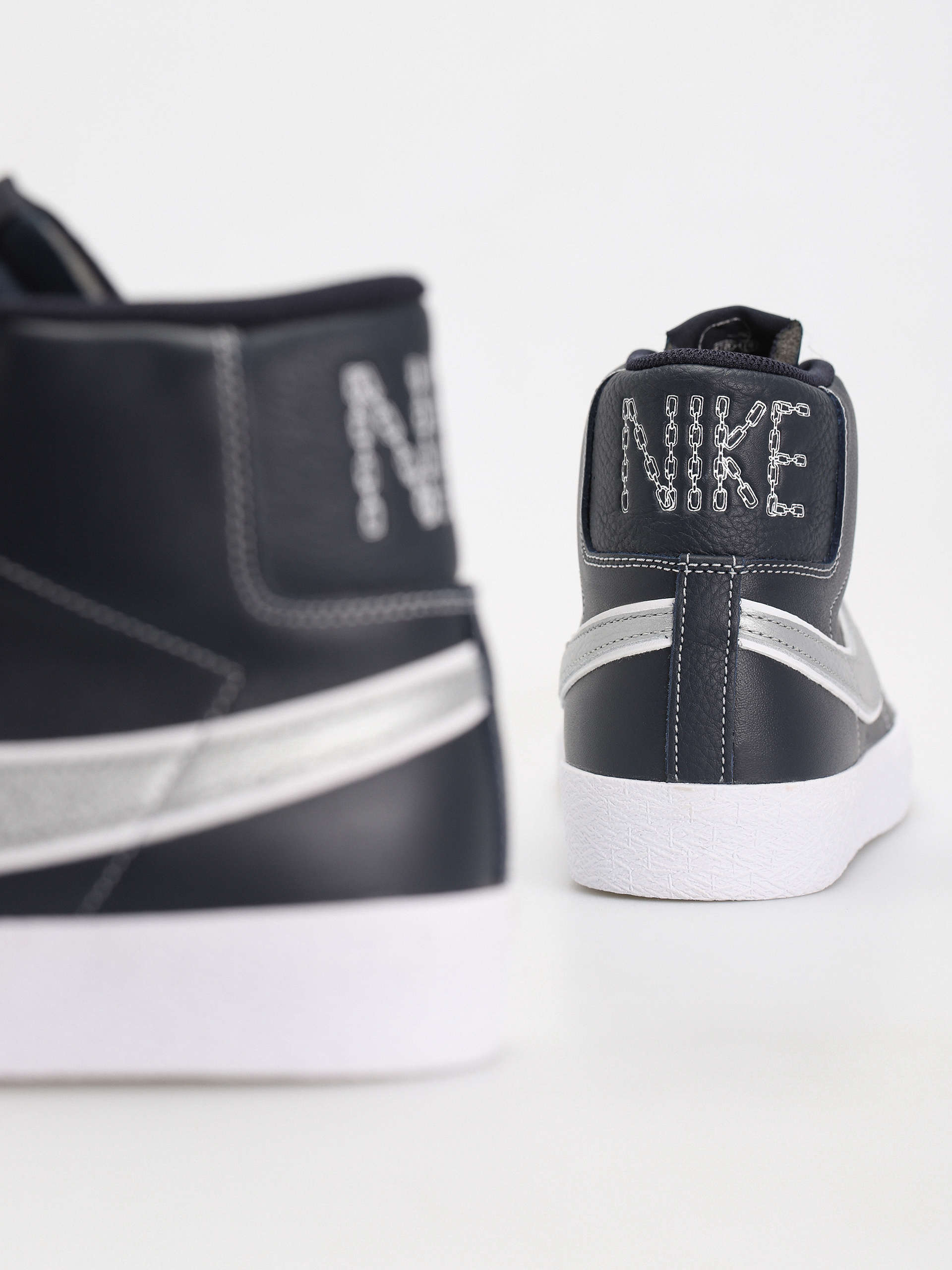 Topánky Nike SB Zoom Blazer Mid Mason Silva QS (dark obsidian/metallic silver white)