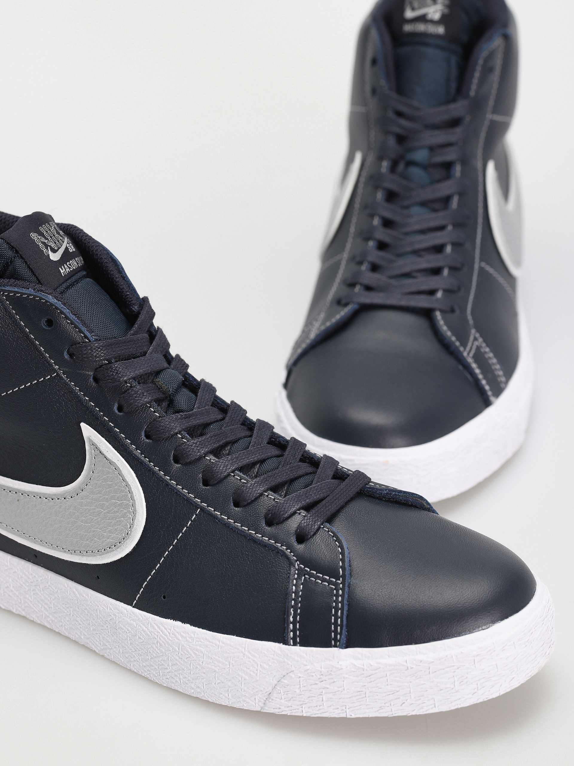 Topánky Nike SB Zoom Blazer Mid Mason Silva QS (dark obsidian/metallic silver white)