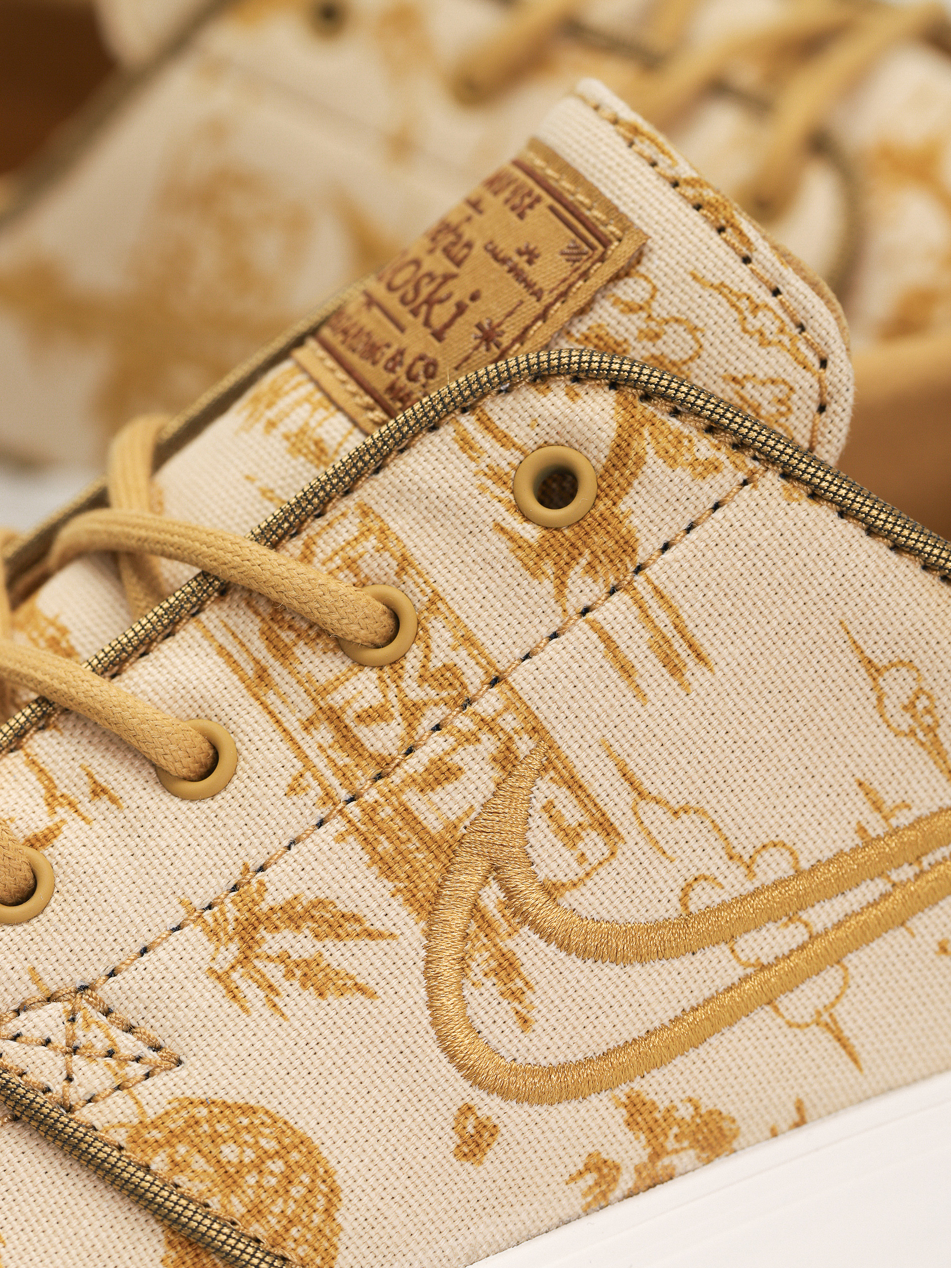 Topánky Nike SB Zoom Janoski Og+ Premium (sesame/flt gold bronzine sail)