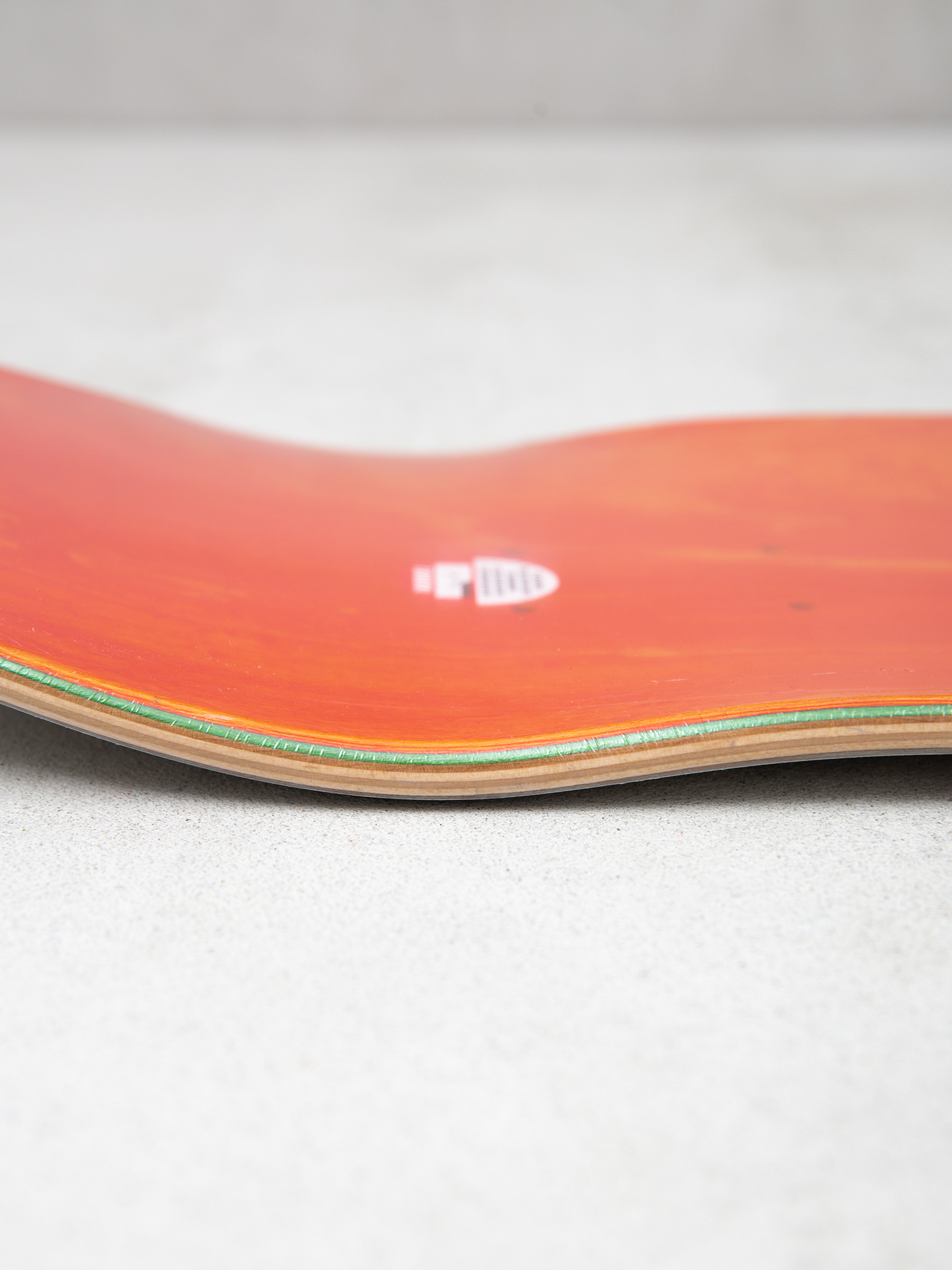 Doska Krooked Lurker Lou Guest (white)